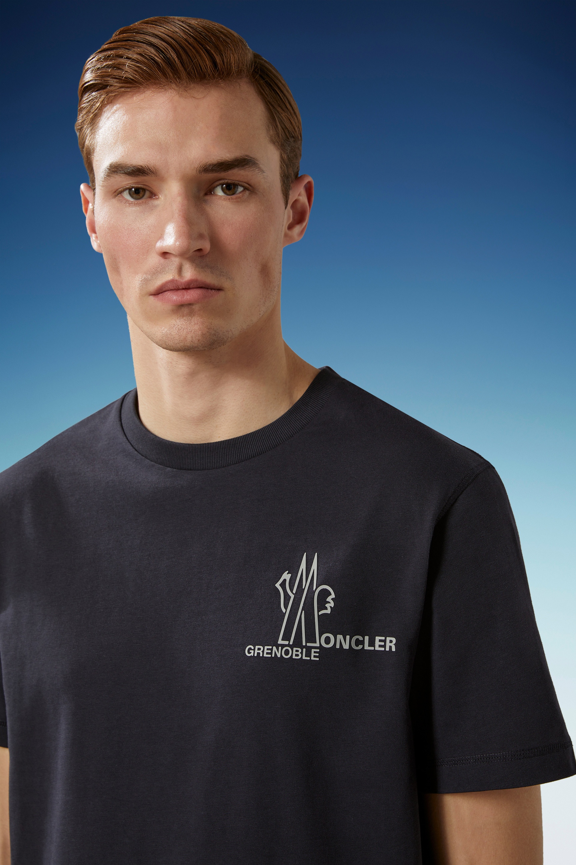 【送料&関税込】Moncler Grenoble T-shirt Moncler Grenoble logo-print T-shirt | Black | FARFETCH
