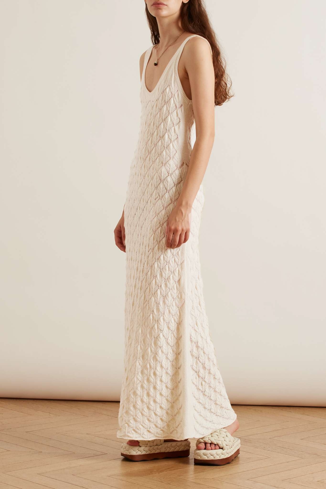 Crocheted cashmere midi dress - 3