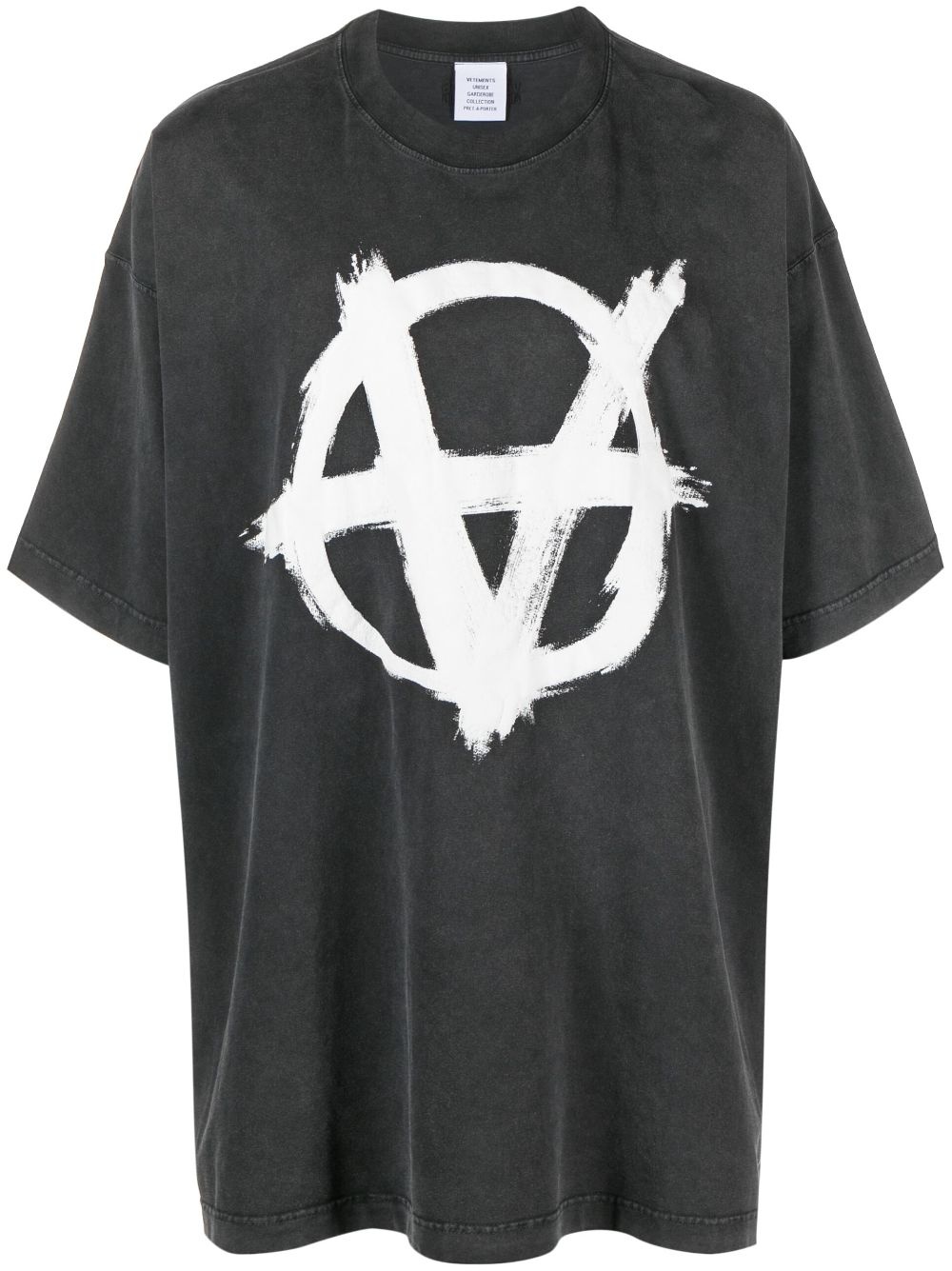 reverse anarchy-print T-shirt - 1