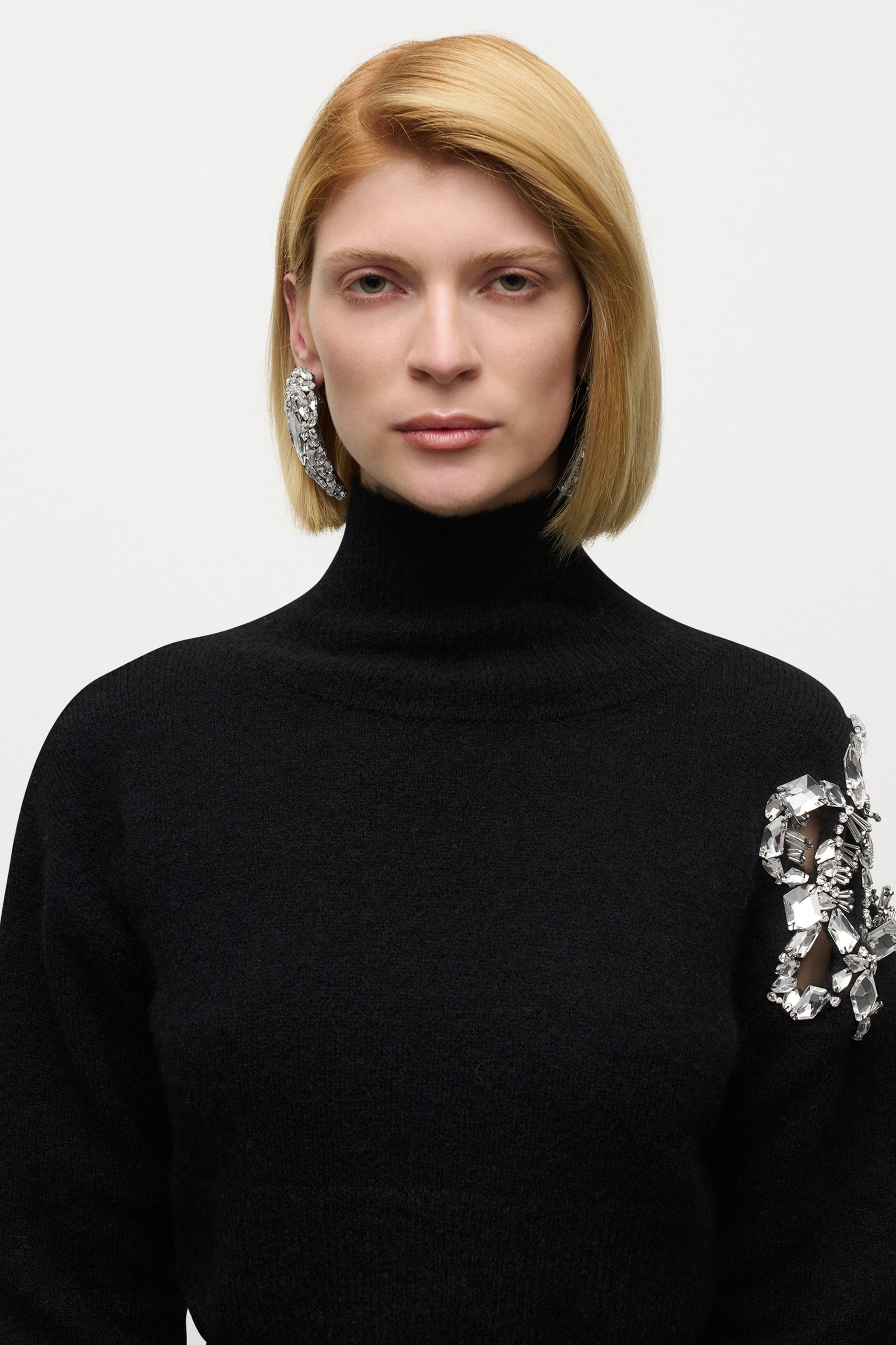 CRYSTAL CLUSTER FLOWER CROPPED TURTLENECK SWEATER - 5