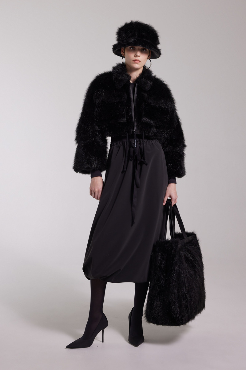Lilla Tre Zip Faux Fur Black 4