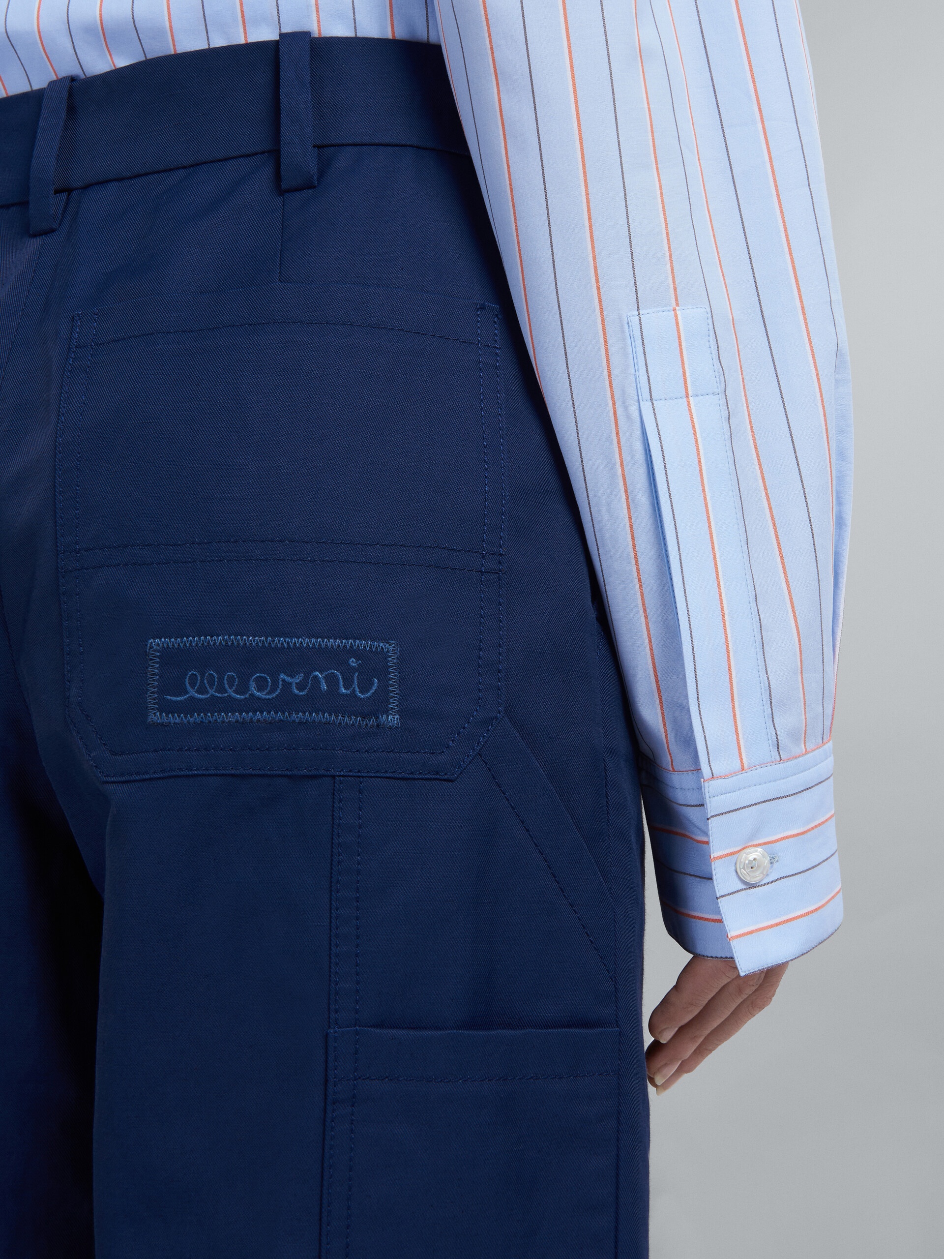 NAVY CARGO TROUSERS IN TECHNICAL COTTON-LINEN - 4