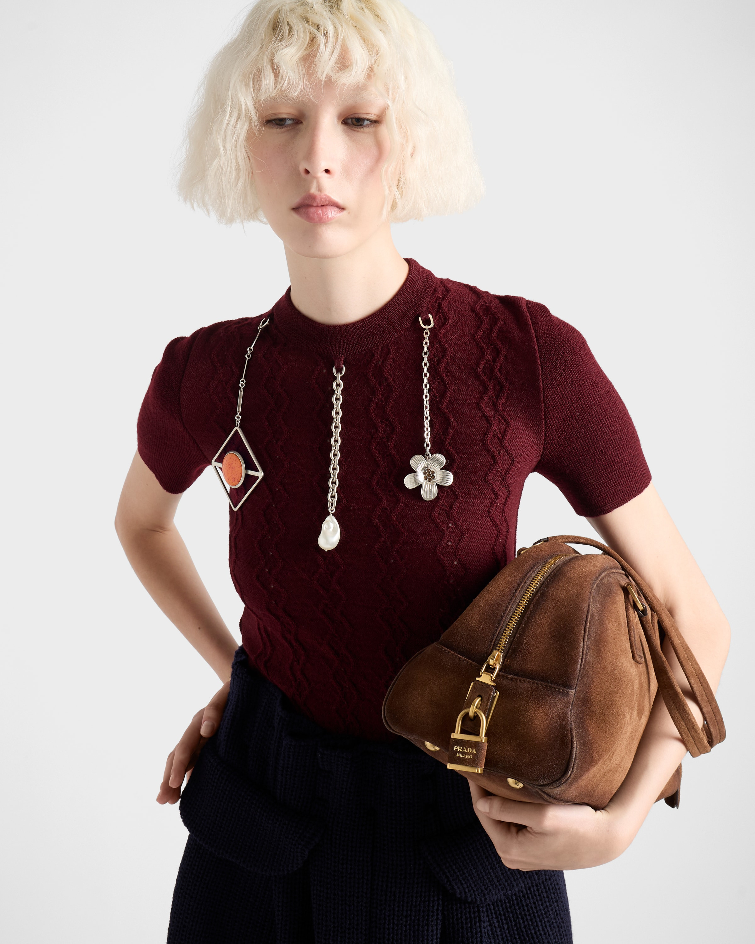 Short-sleeved wool sweater with pendants - 3