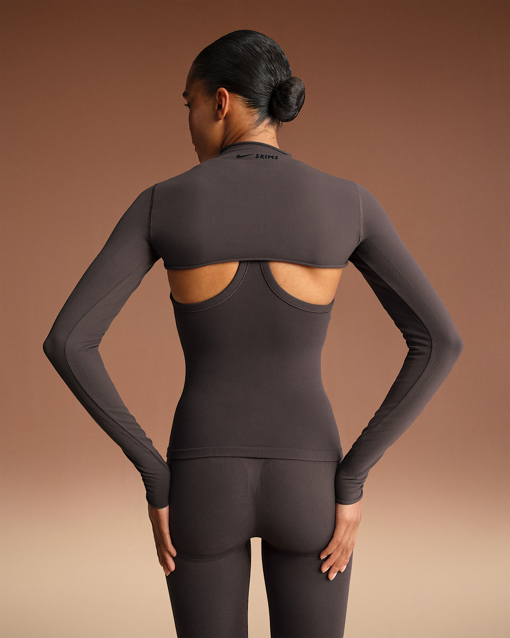 NikeSKIMS Vintage Seamless Women's Long-Sleeve Shrug - 2