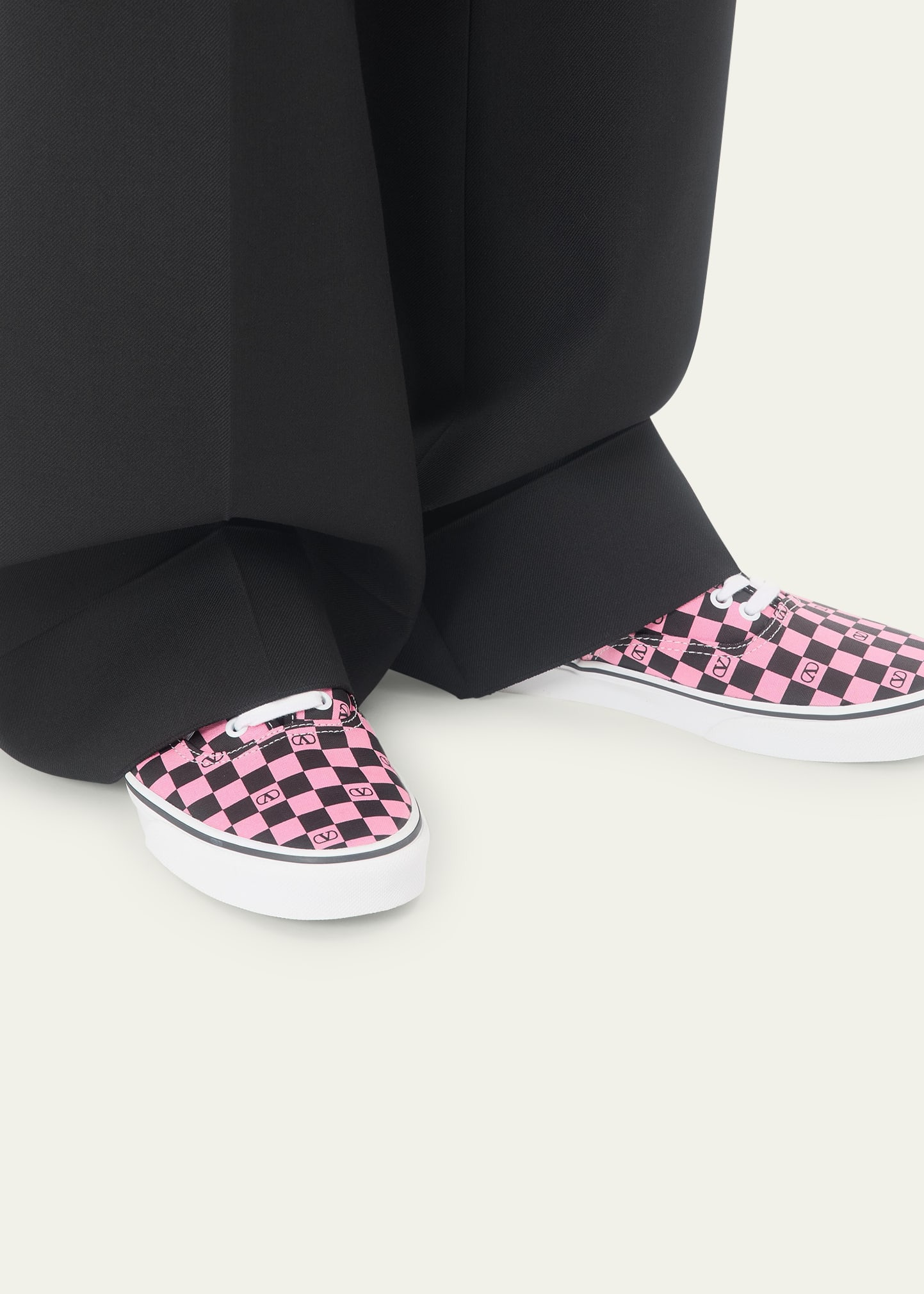 x Vans Men's Tess St VLogo Check Canvas Low-Top Sneakers - 2