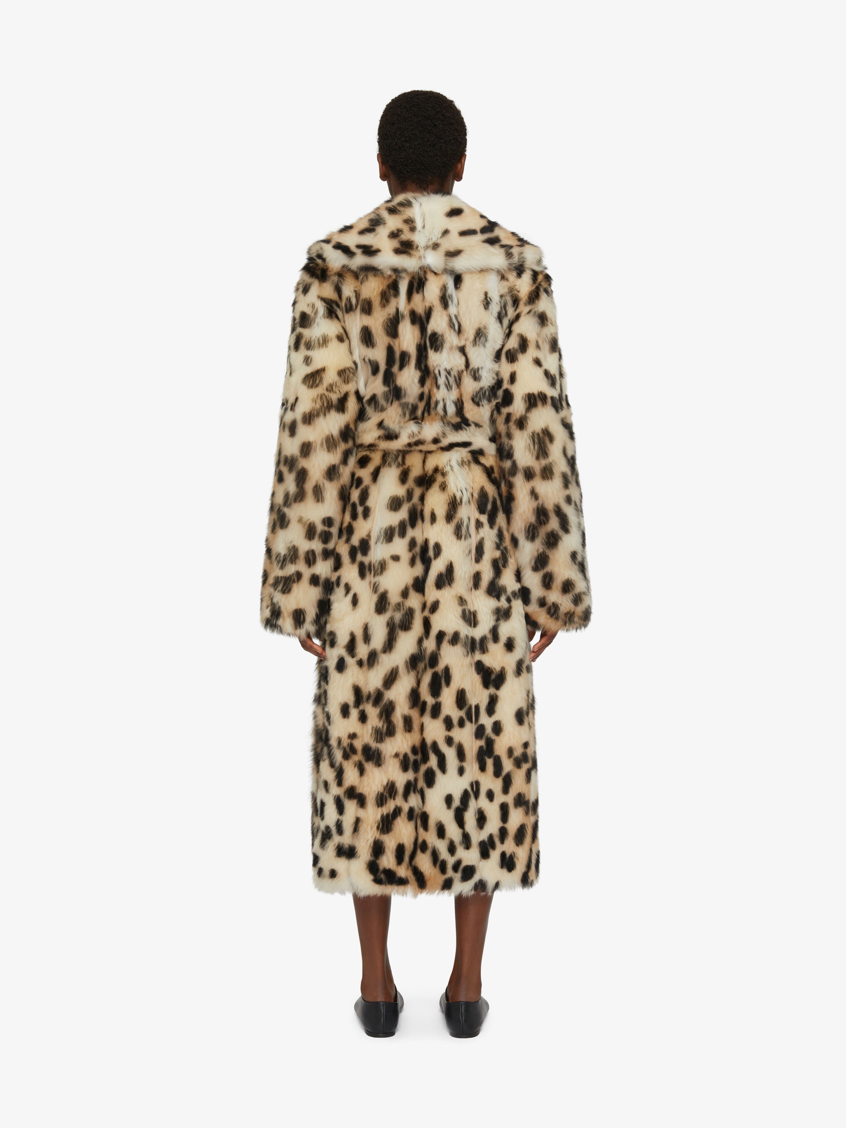 OVERSIZED COAT IN FUR WITH LEOPARD PRINT - 4