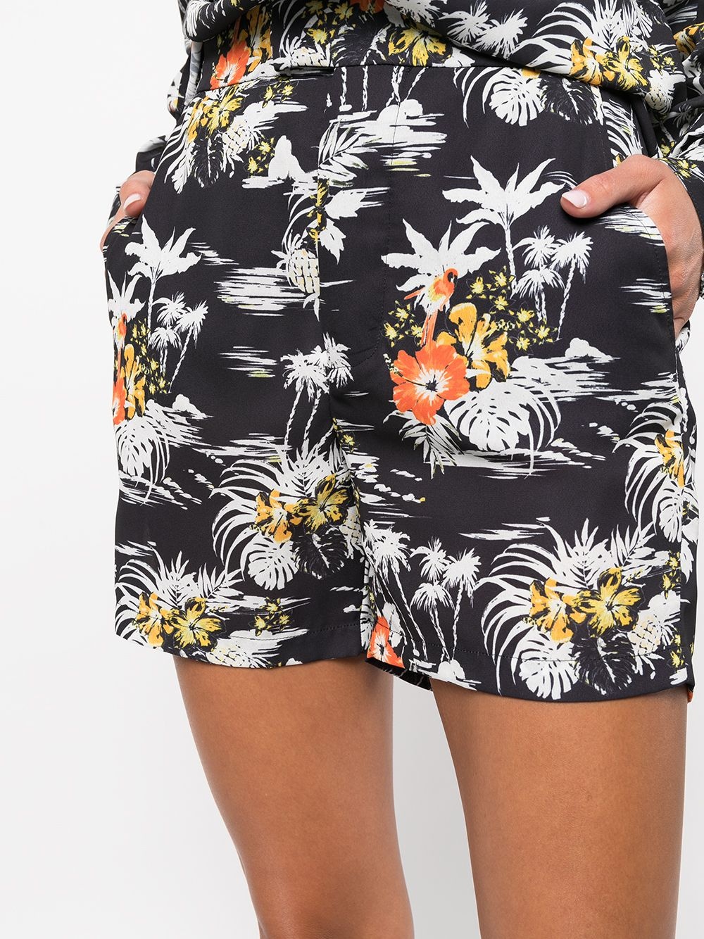 Yolanda all-over print shorts - 5