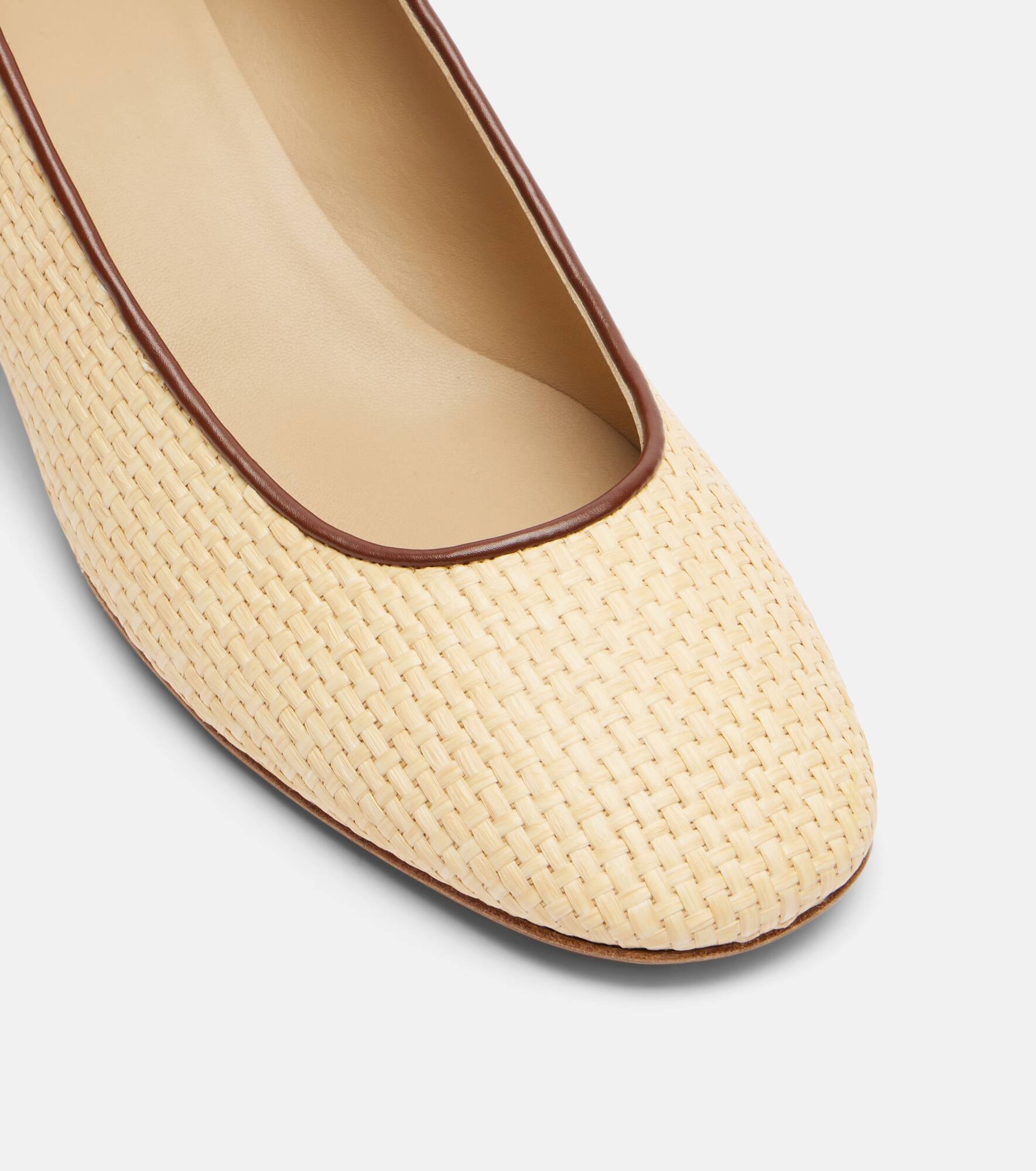 Leather-trimmed raffia pumps - 5