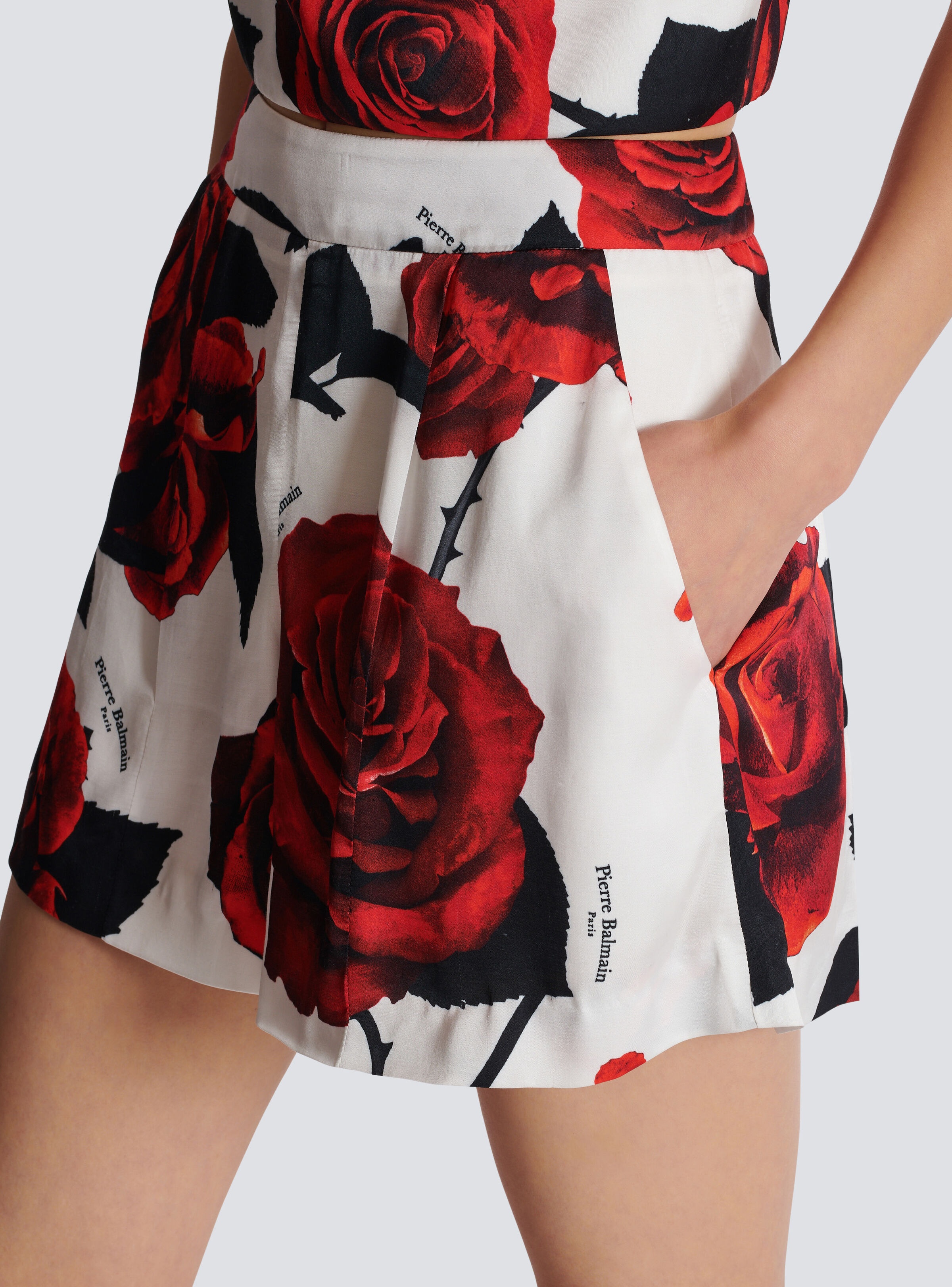 Satin shorts with Red Roses print - 6