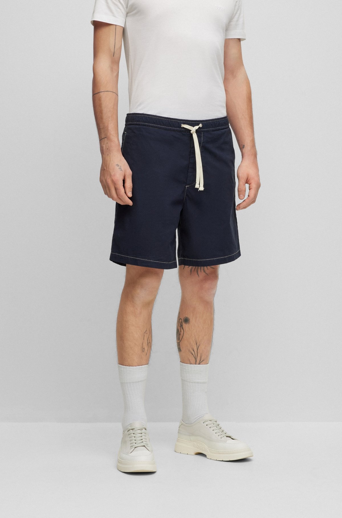 REGULAR-FIT SHORTS IN PAPER-TOUCH STRETCH COTTON - 2