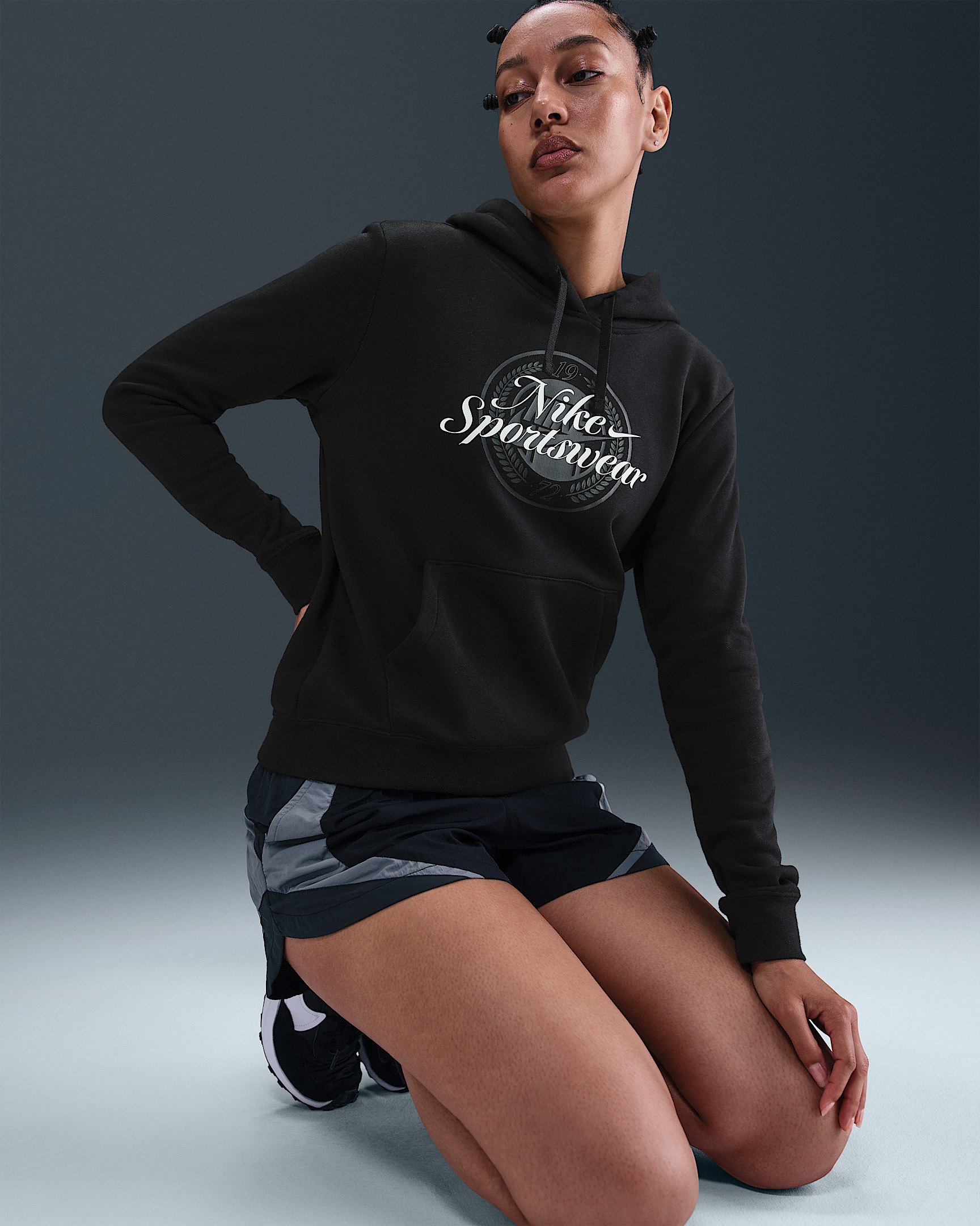 Nike Sportswear Club Fleece Women's Graphic Pullover Hoodie - 3