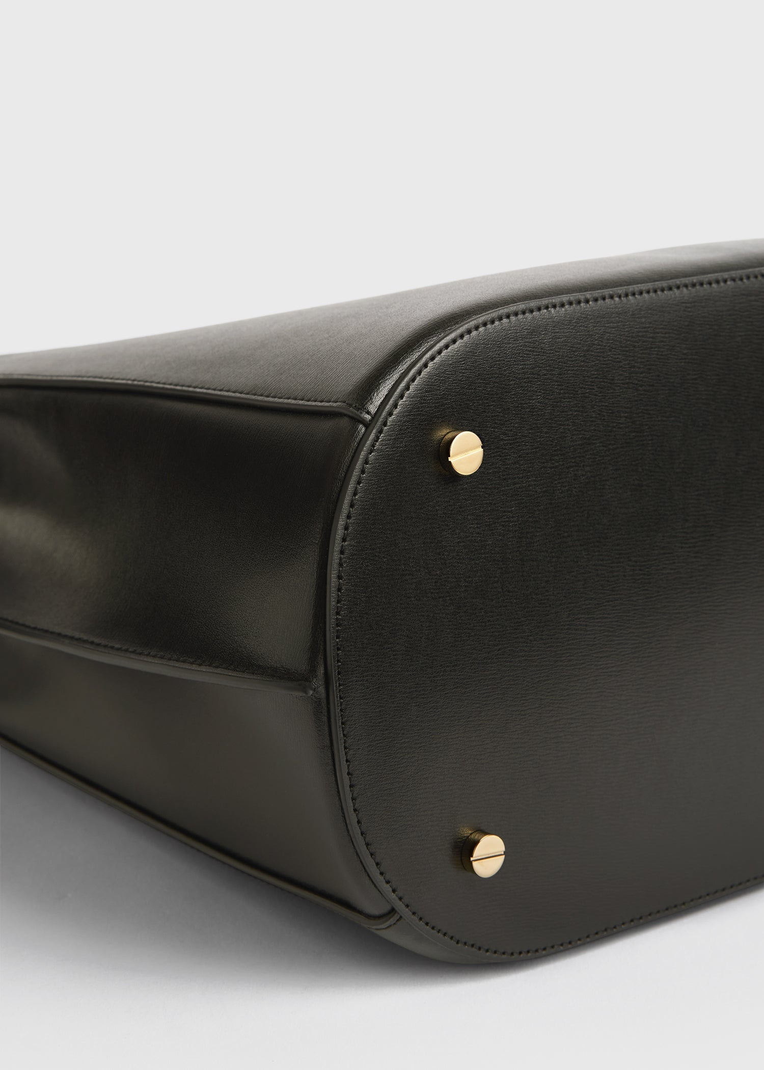 Belted leather bucket bag bark - 7