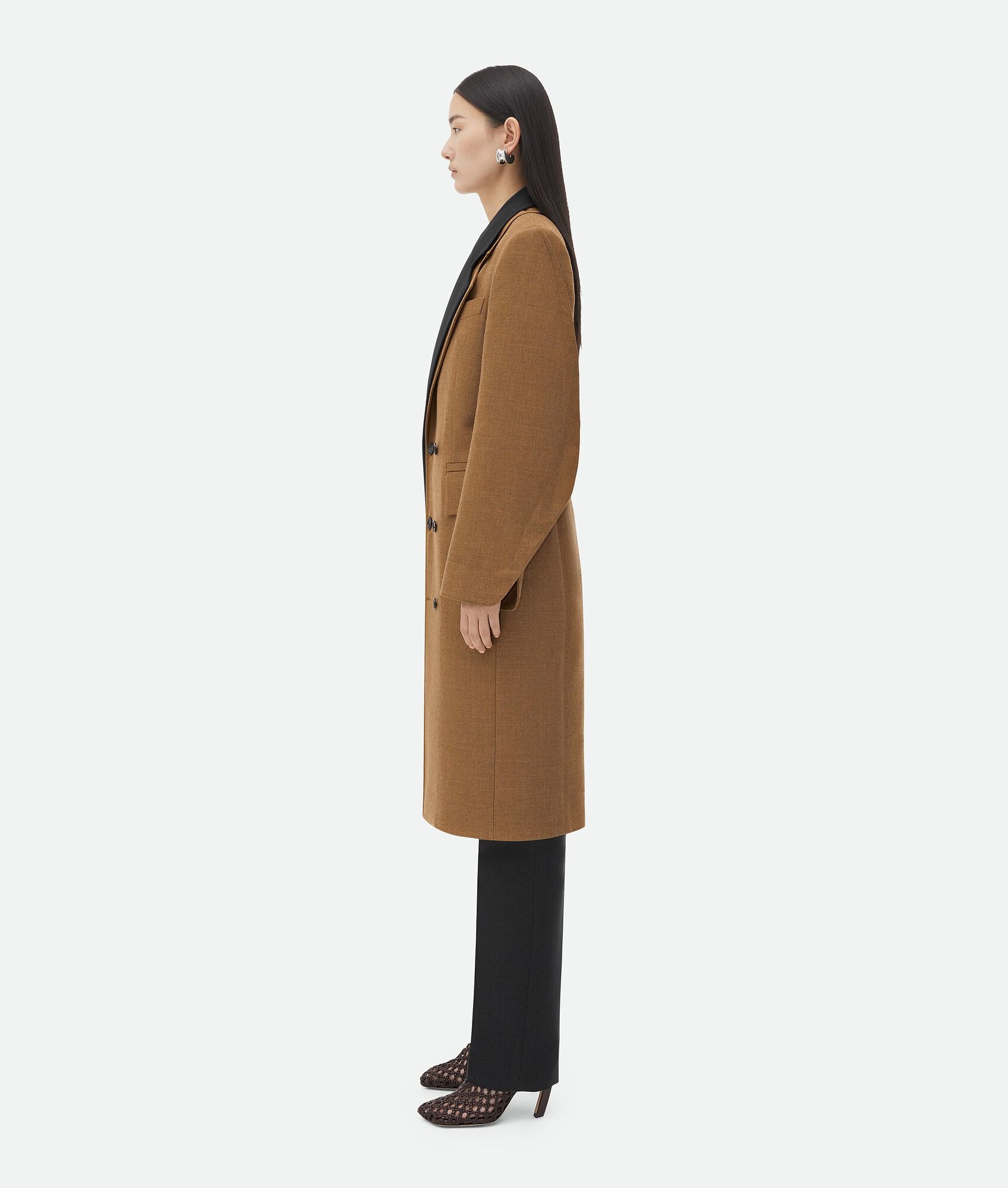 Curved Sleeves Wool Coat With Contrasting Collar - 2