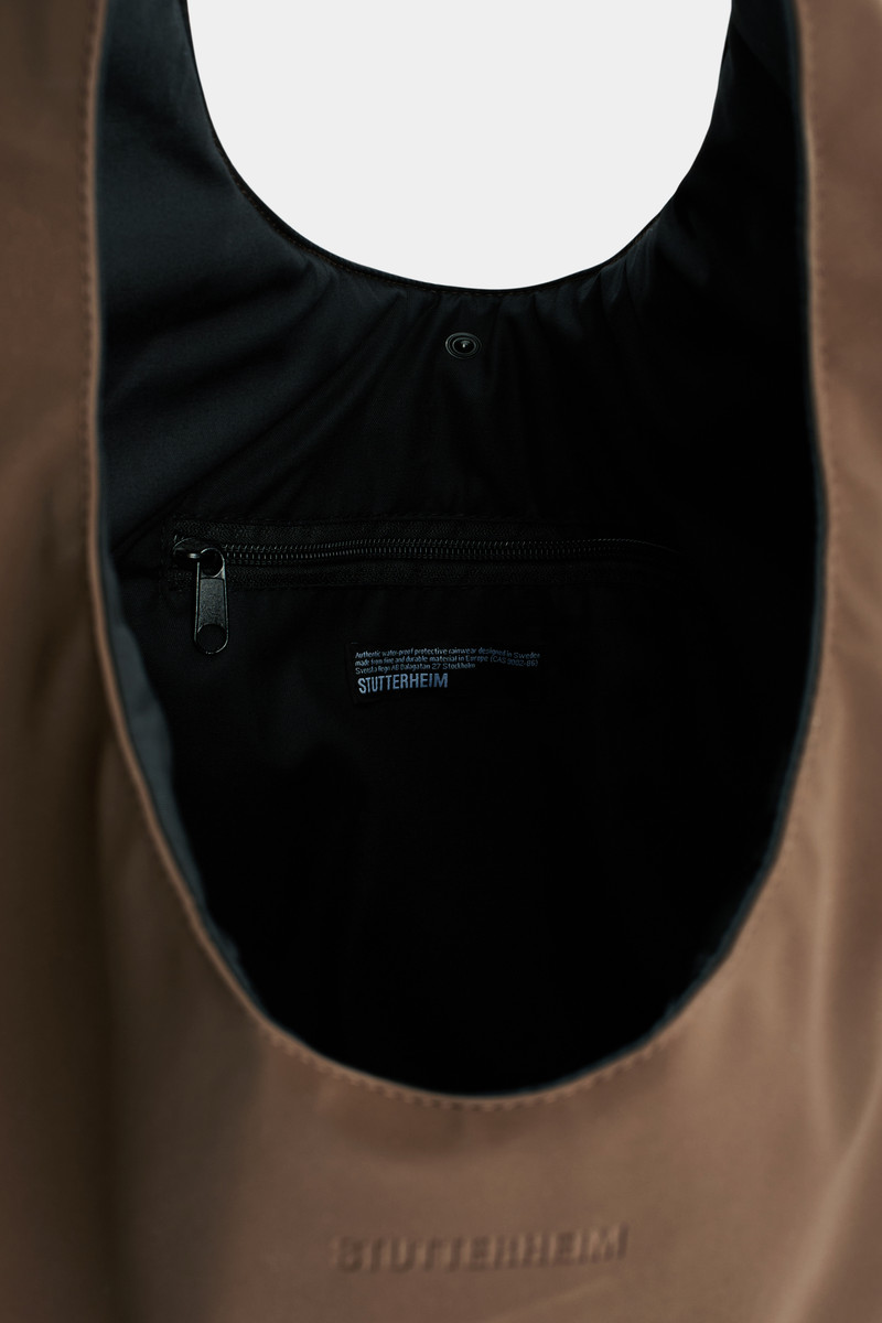 Stutterheim Svea Puffer Bag Matte Dark Brown outlook