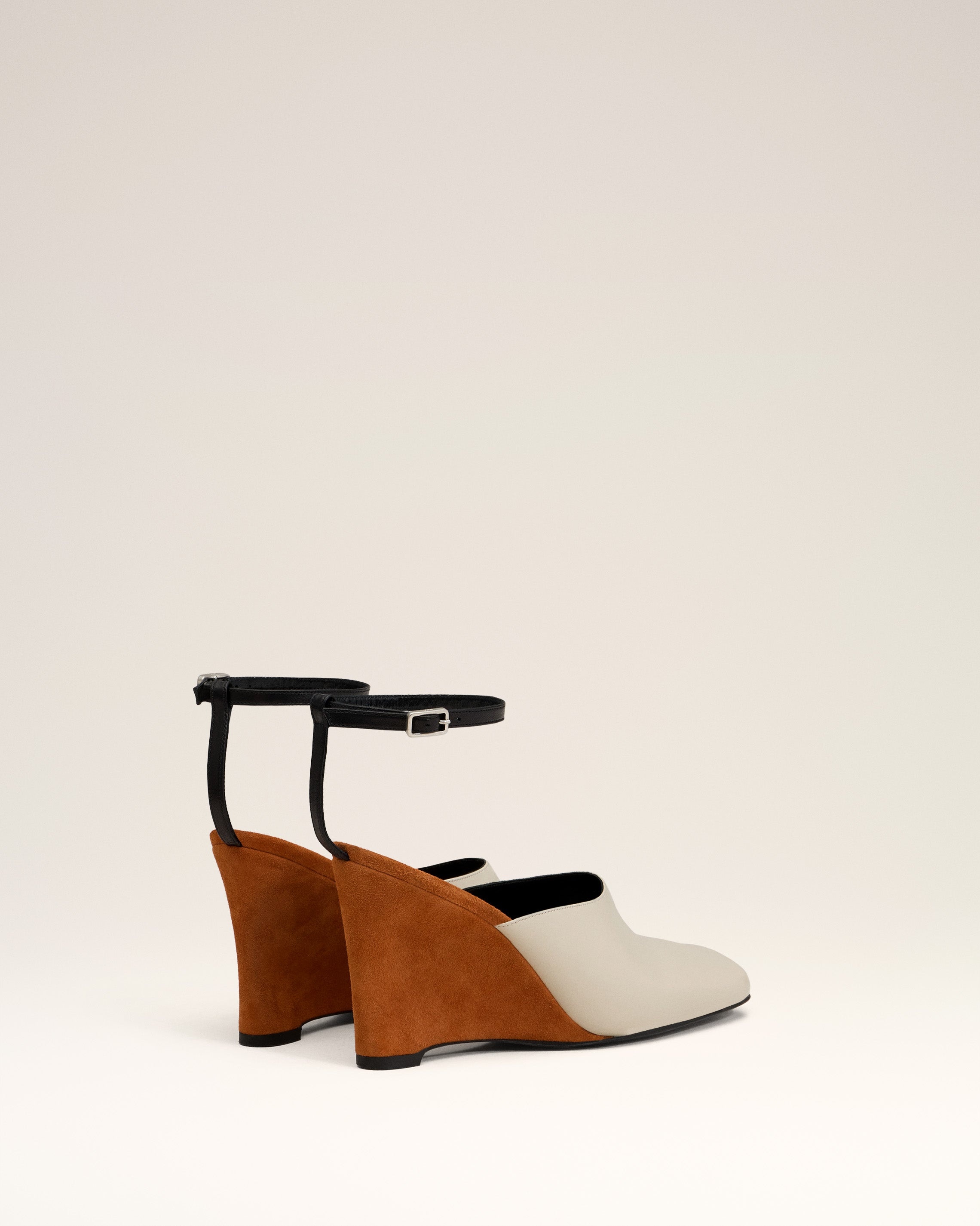 BEIGE LEATHER WEDGE MULES - 3
