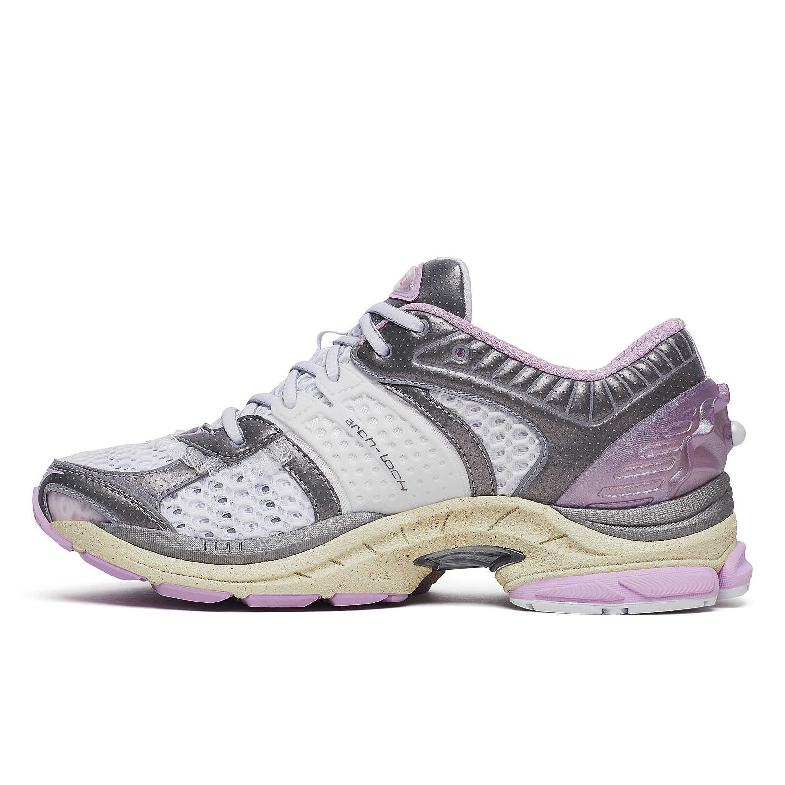 Metagirl X Saucony ProGrid Paramount - 3