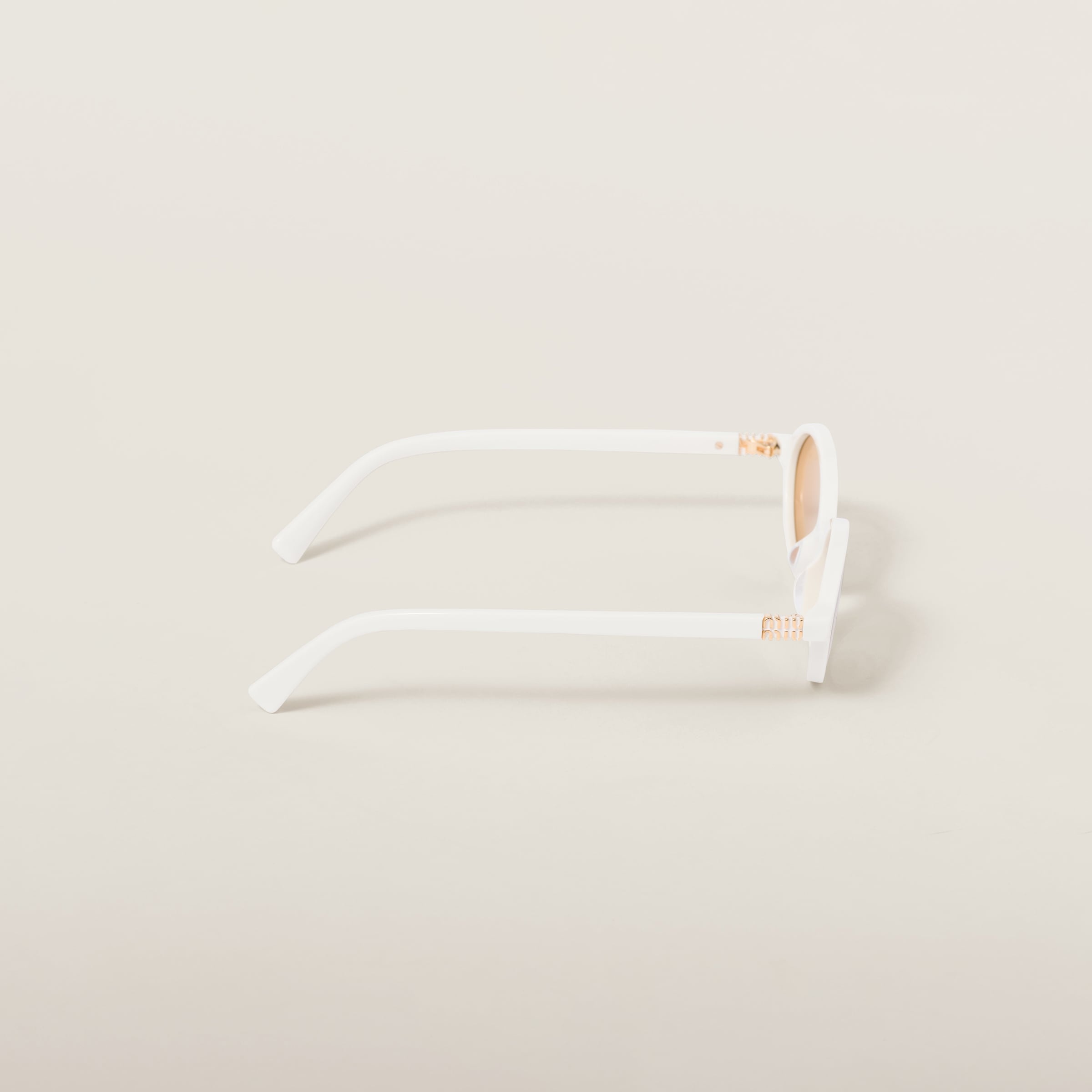 【関税込み】Miu Miu Eyewear ホワイト Miu Regard サングラス Loquat Lenses Miu Regard Sunglasses | Miu Miu