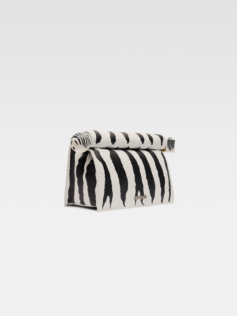 JACQUEMUS The Rond Carré clutch outlook