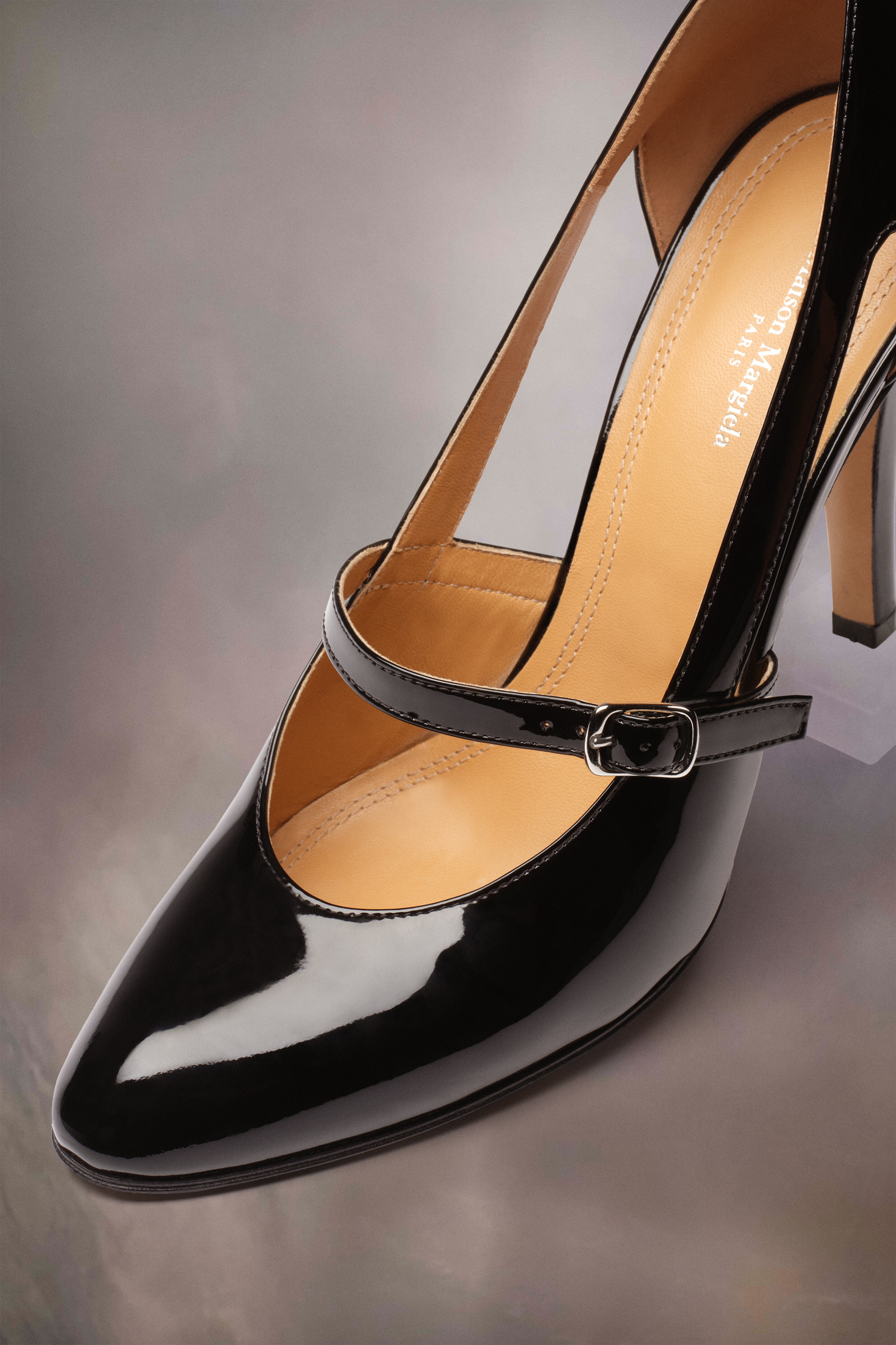 Patent leather cut-out pumps - 4