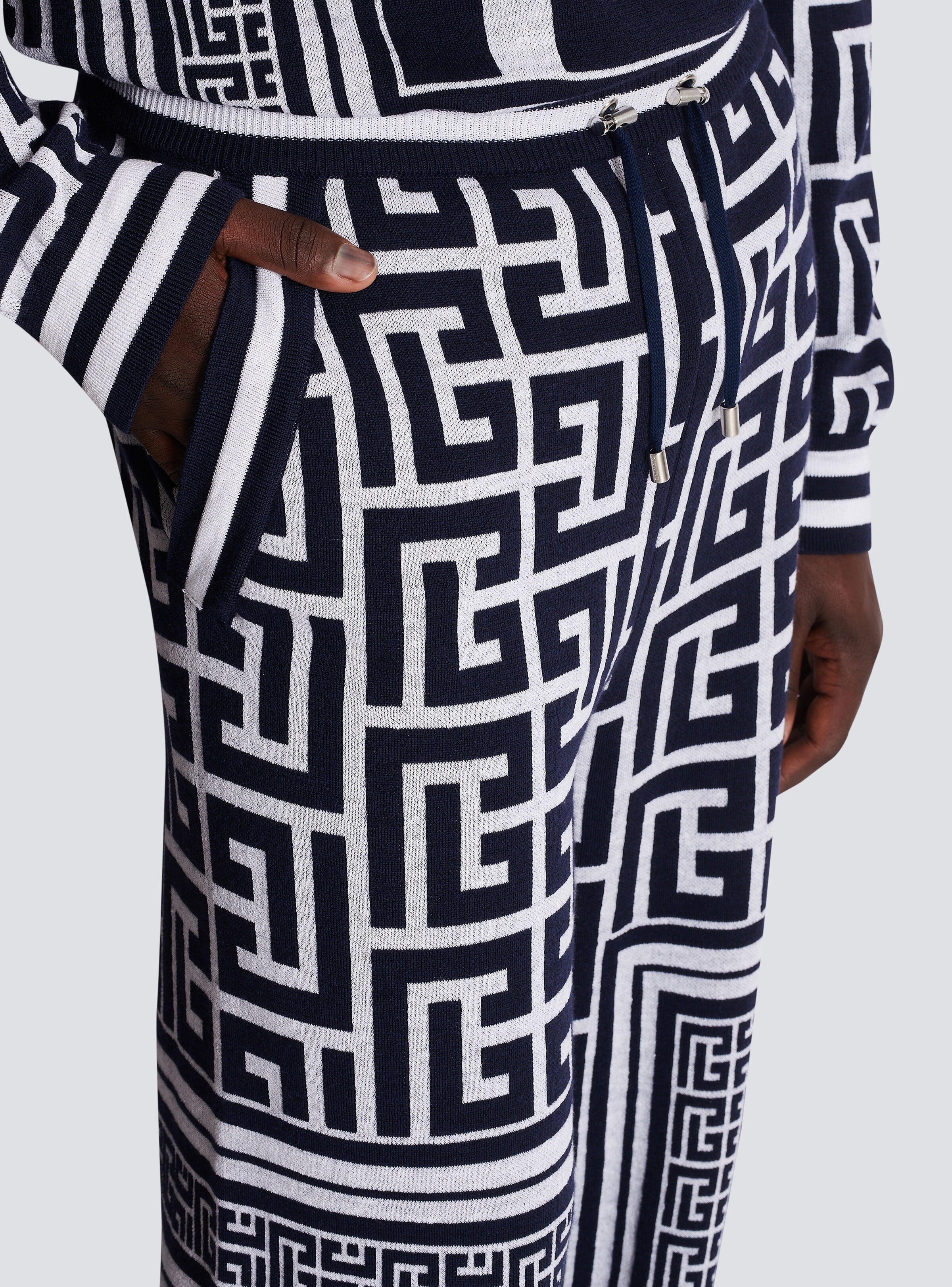 Maxi monogrammed casual trousers - 6