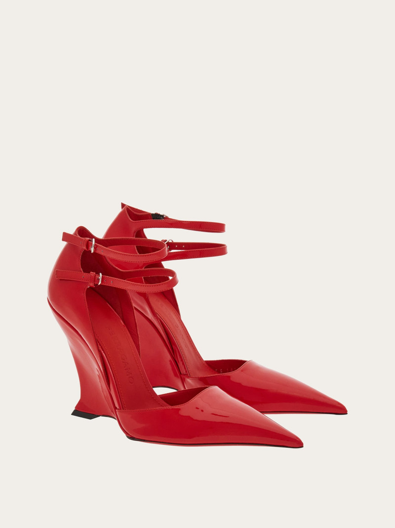 Pump with wedge heel 4