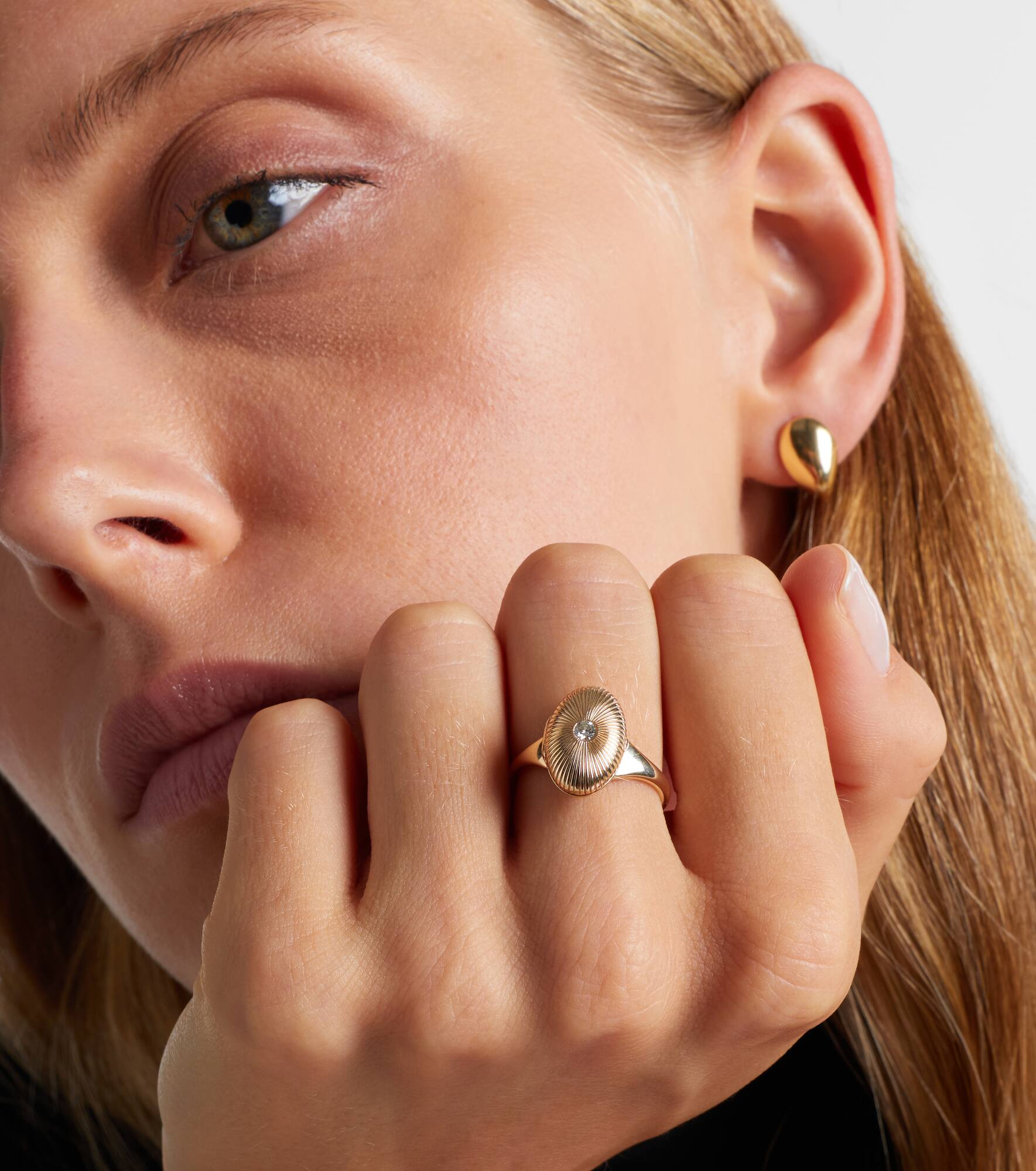 9kt gold ring with diamond - 2
