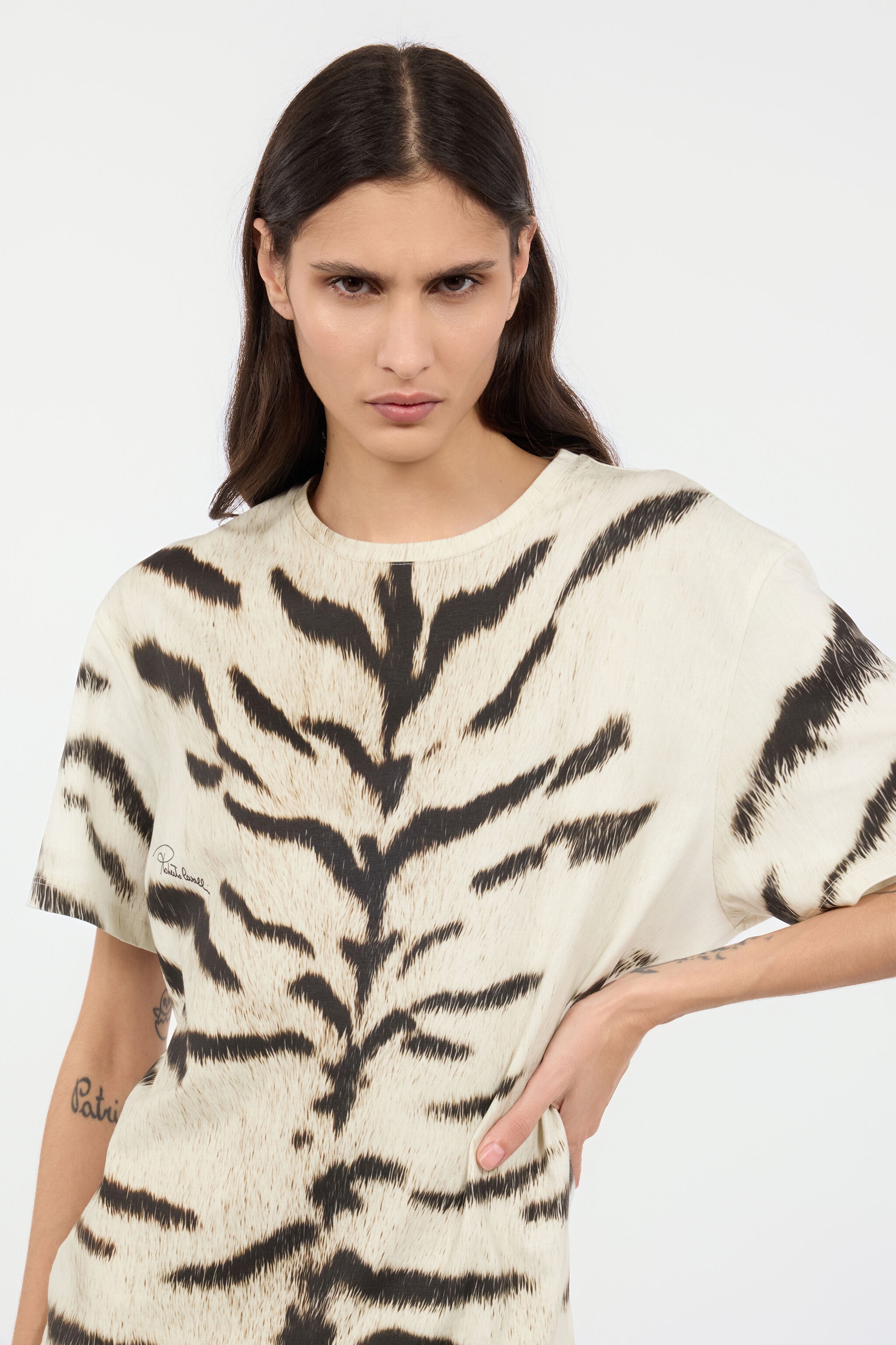 Woman Oversized T-Shirt With White Tigresse OGAT X Roberto Cavalli Print - 7