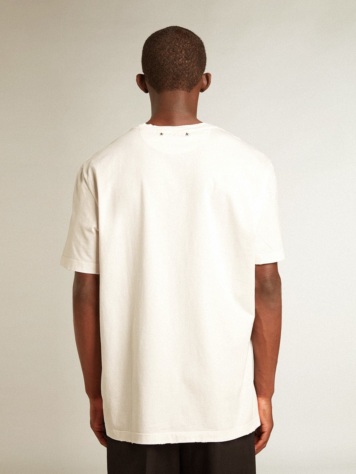 Men's white T-shirt with distressed treatment - 4