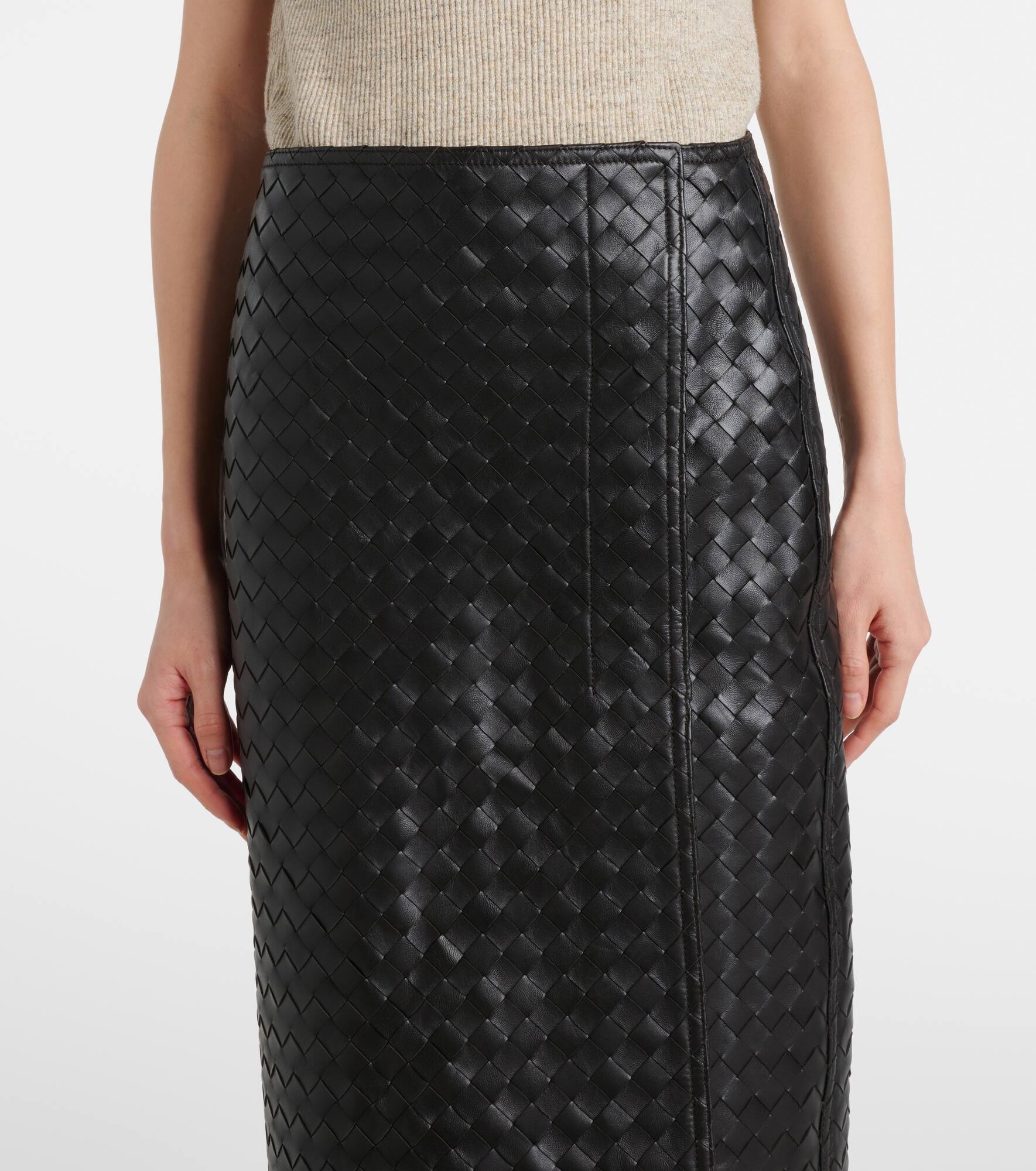 Intrecciato leather midi skirt - 5