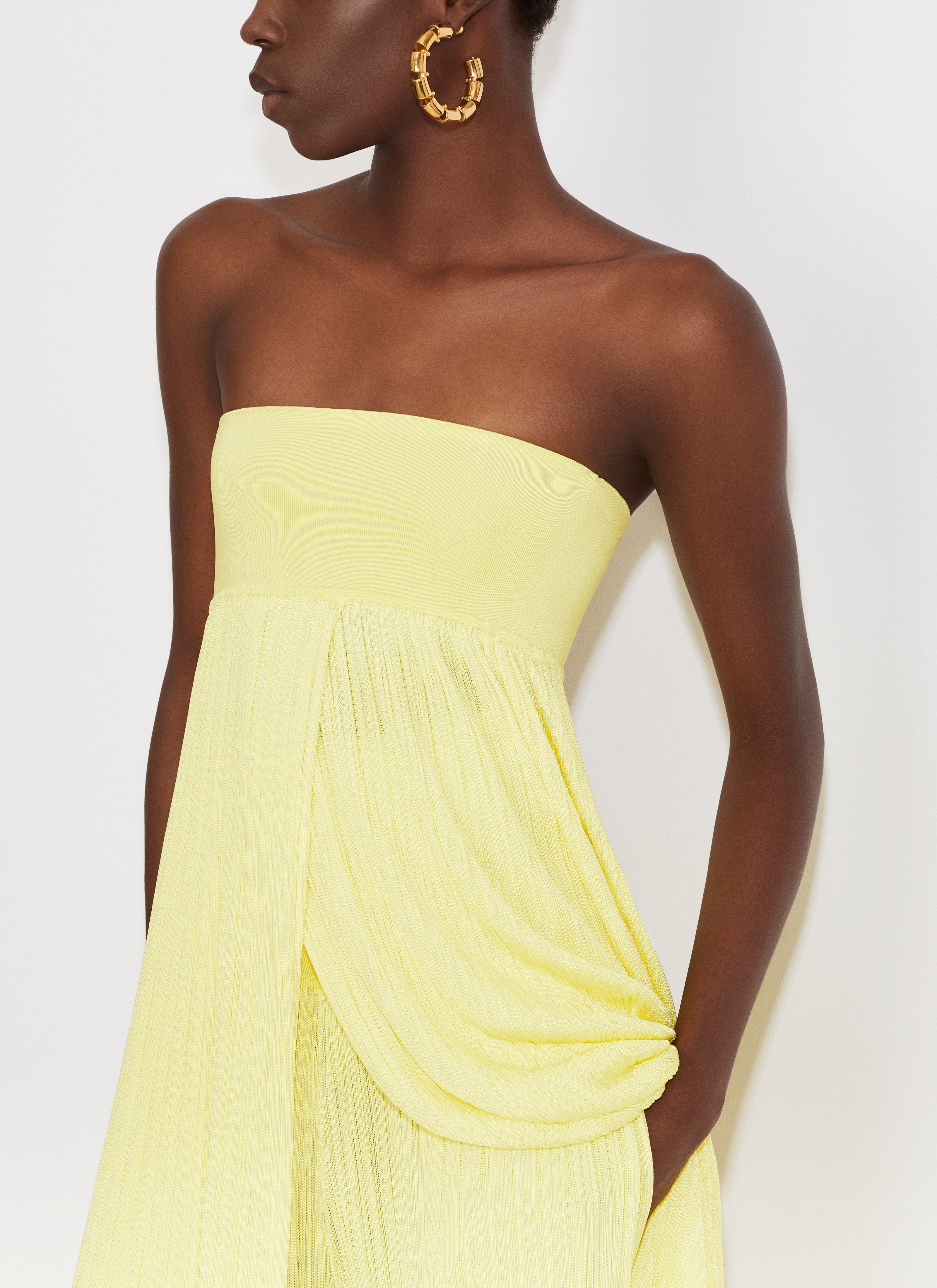 STRAPELESS DRESS IN PLEATED KNIT - 5