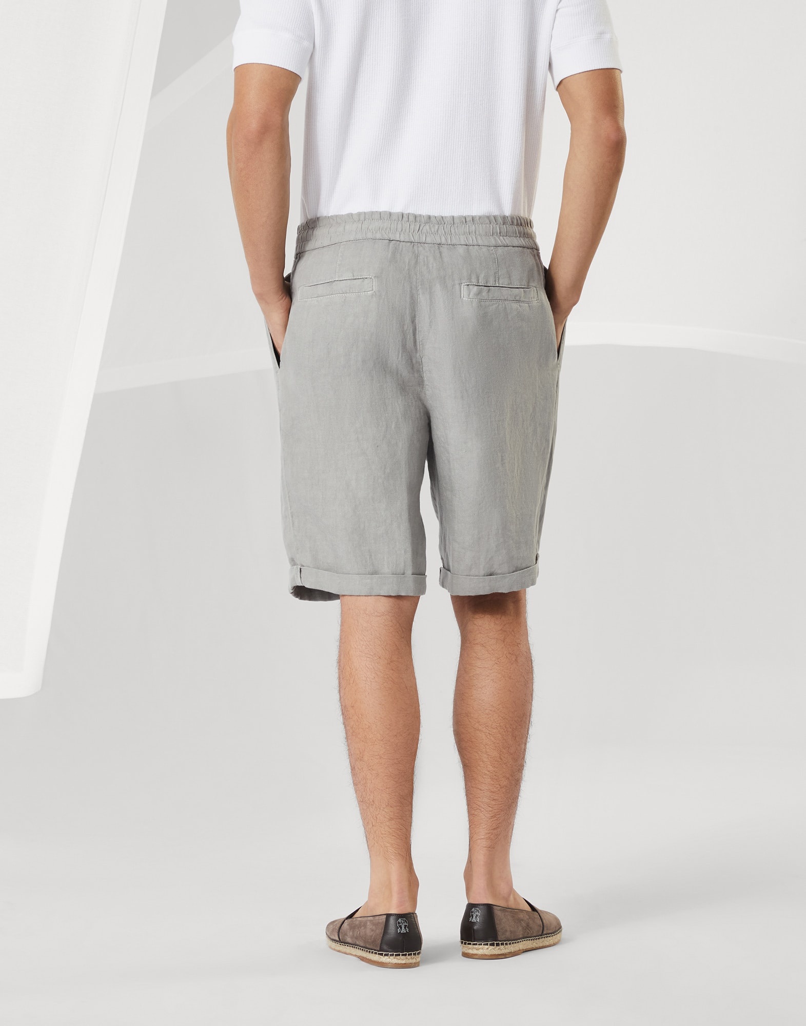 Garment-dyed Bermuda shorts in linen gabardine with drawstring and pleat - 2