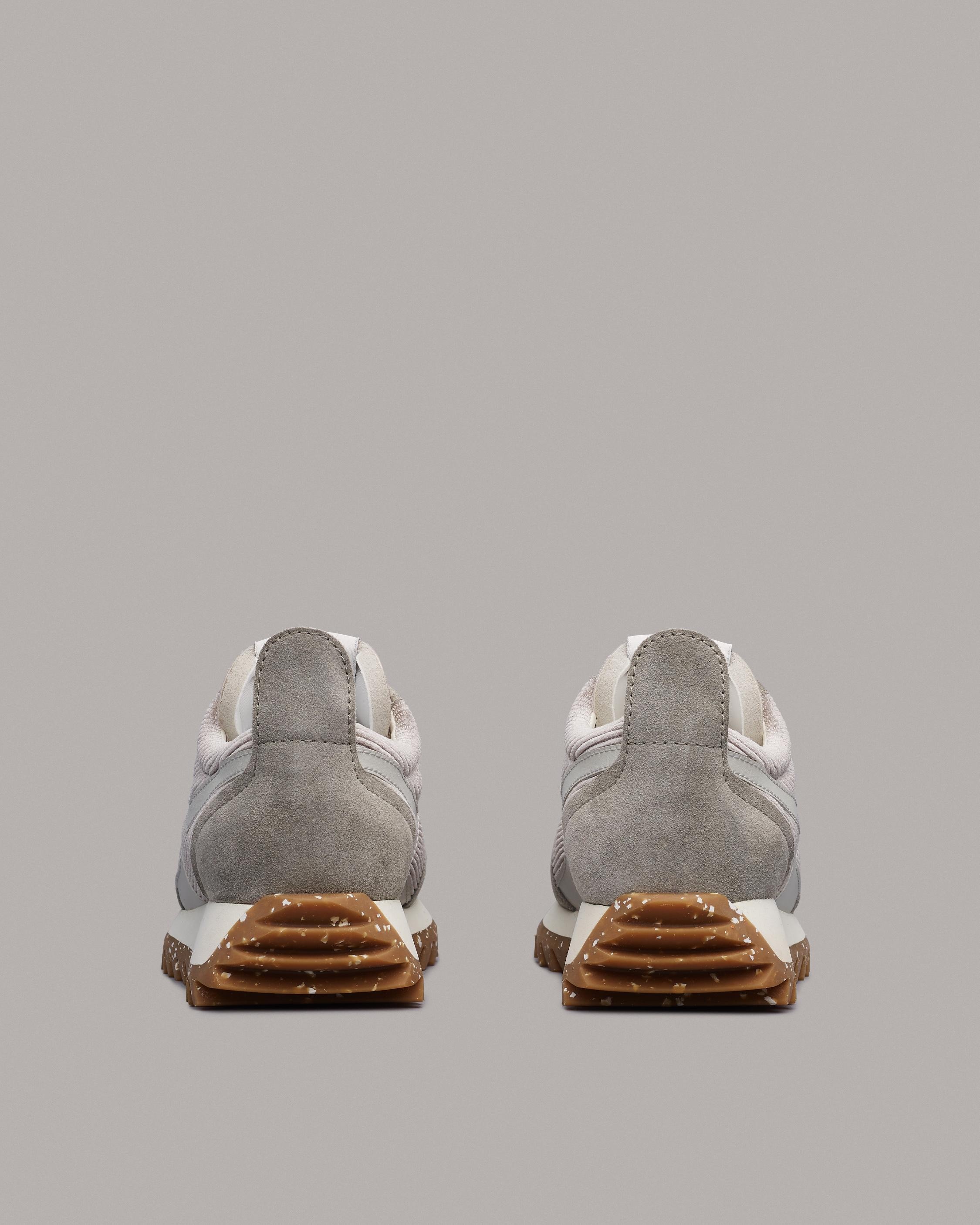 Retro Runner - Corduroy
Low Top Sneaker - 3