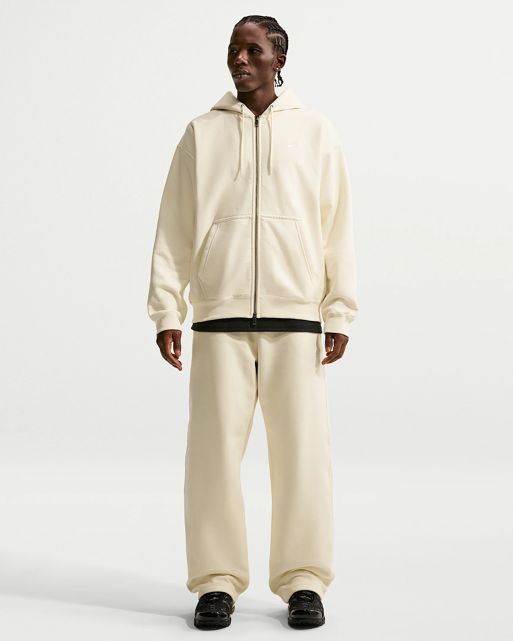 Nike Solo Swoosh Men's Fleece Open-Hem Pants - 1