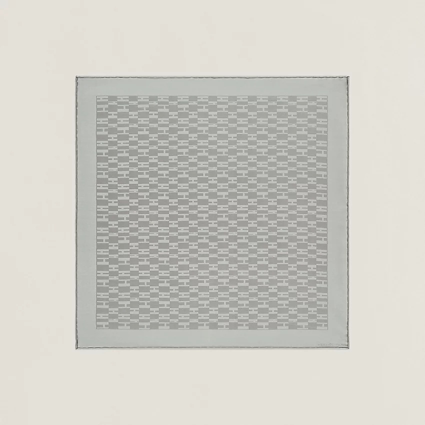 Façonnee Grand H pocket square 45 - 1