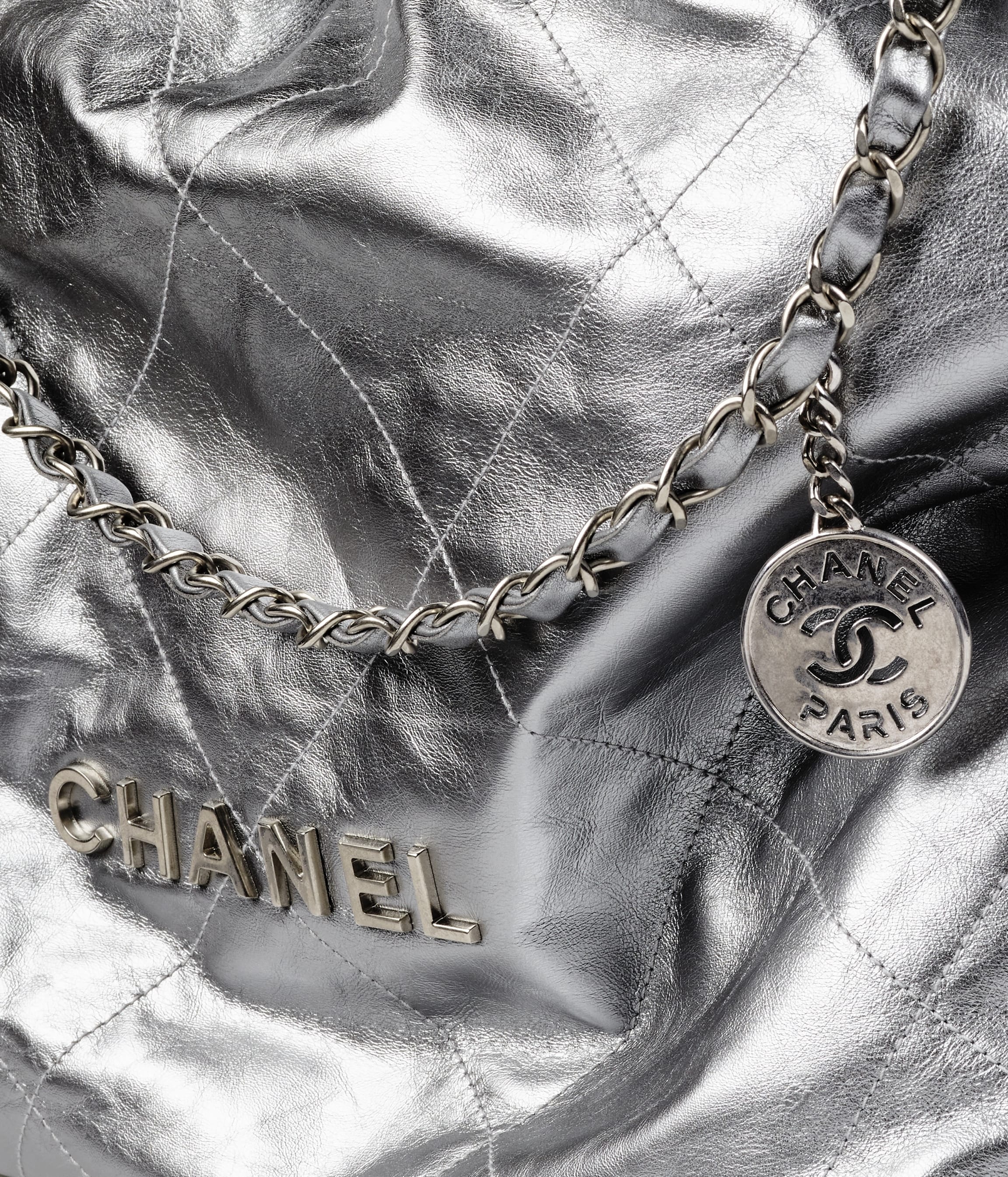 CHANEL 22 Handbag - 4