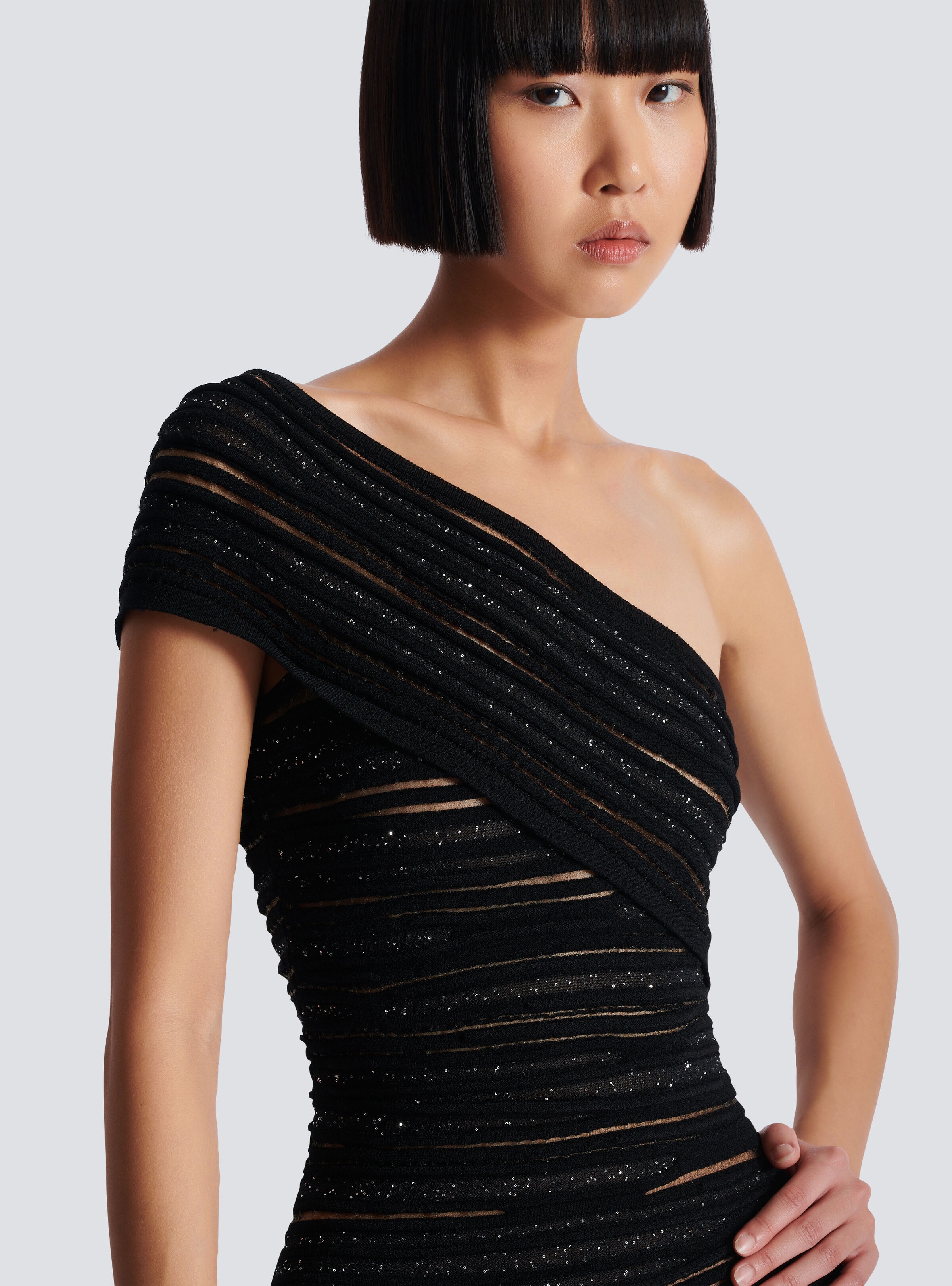 Asymmetrical dress in shiny rolled knit - 7
