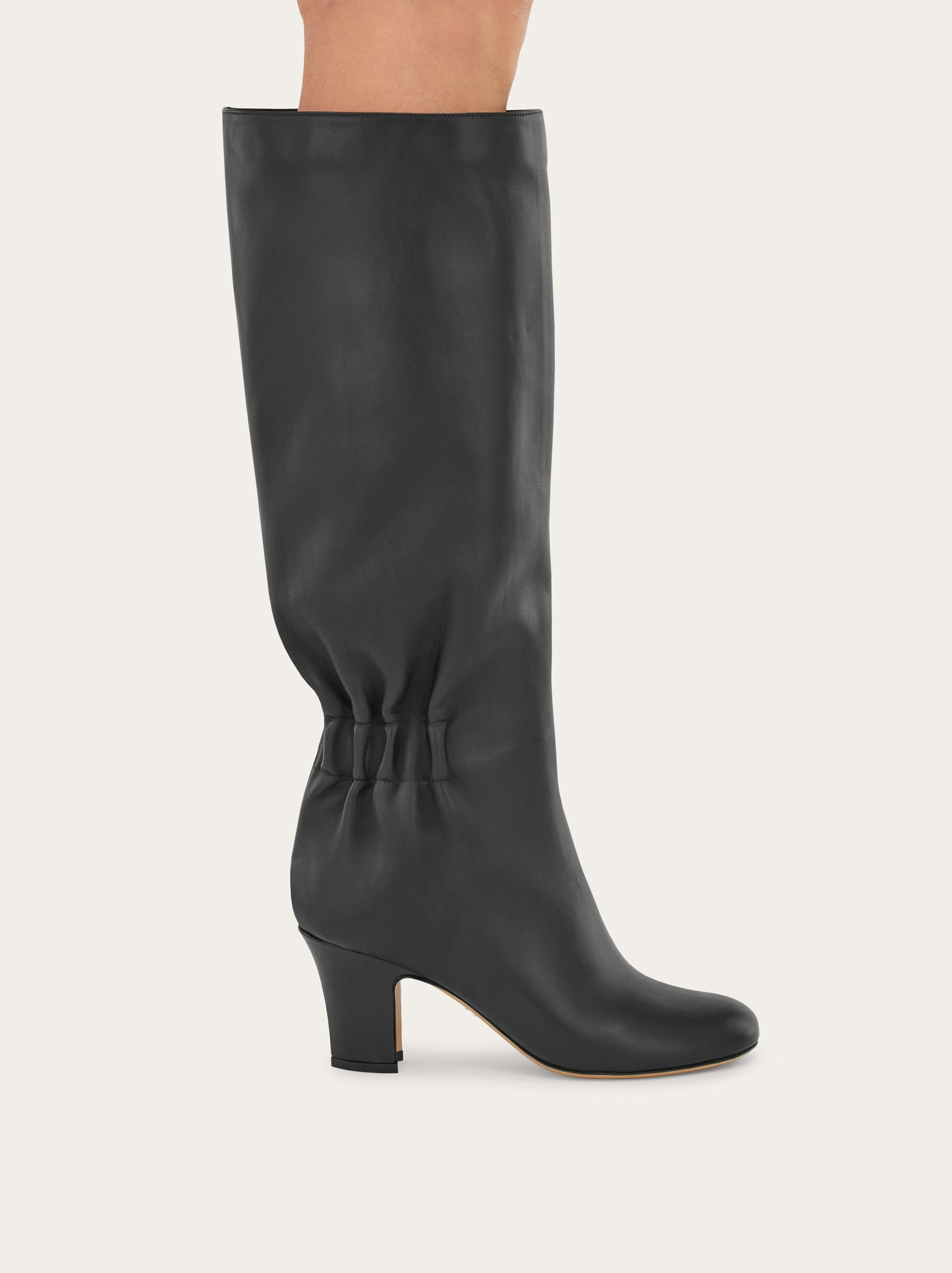 Knee boot with ruched detail - 4