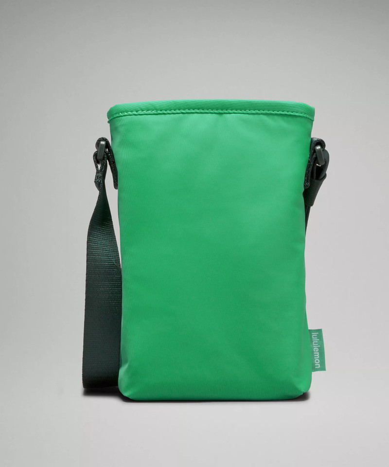 Water Bottle Crossbody with Front Pocket 2L 3