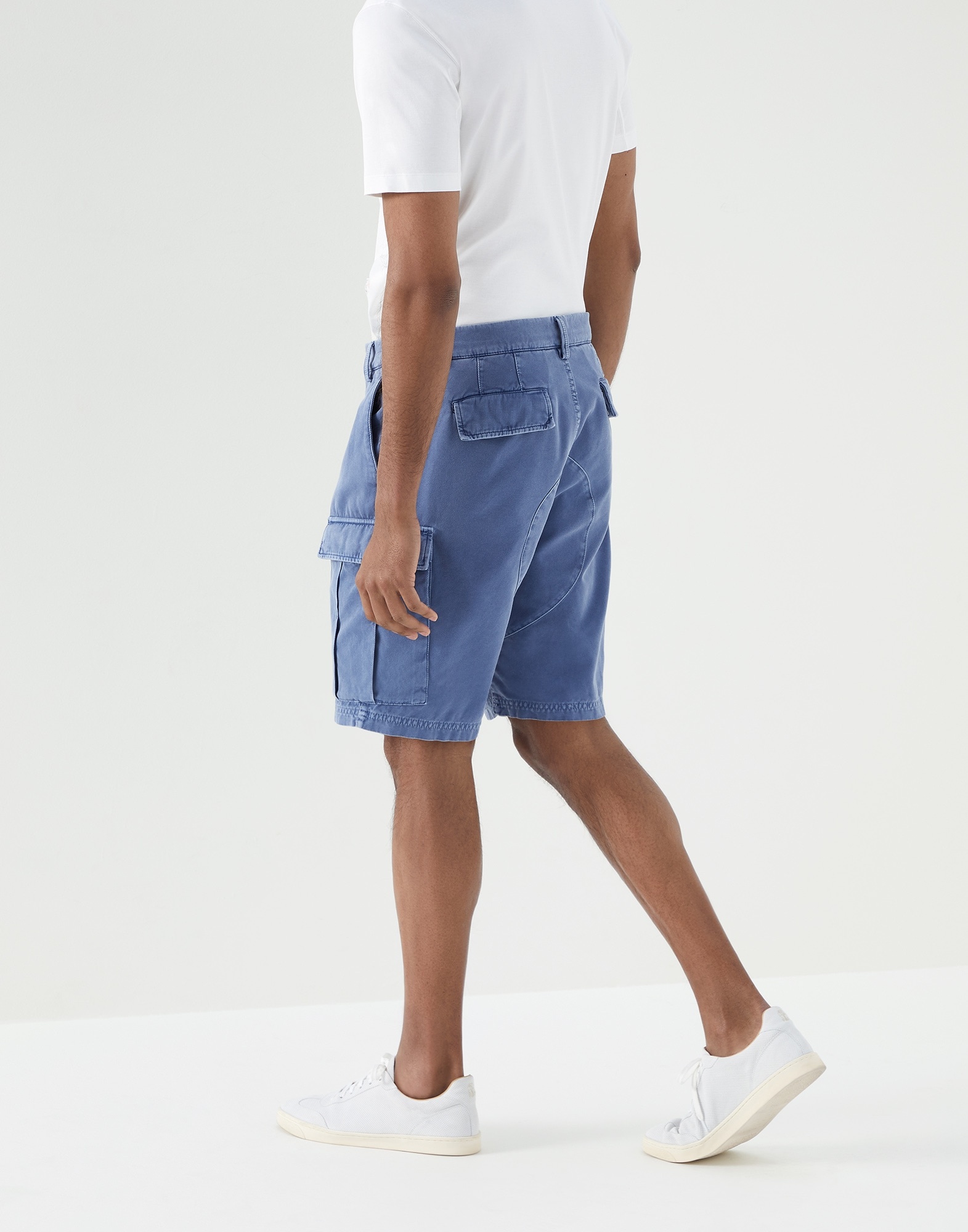 Garment-dyed basic fit Bermuda shorts in twisted cotton gabardine with cargo pockets - 2