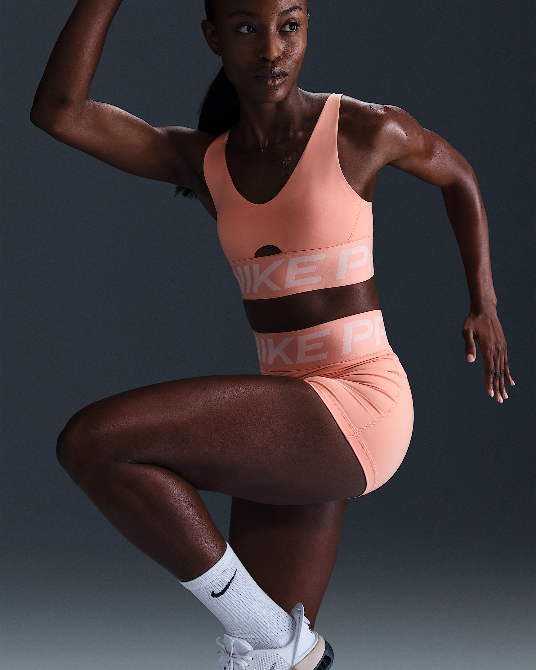 Nike Pro Indy Plunge Women's Medium-Support Padded Sports Bra - 3