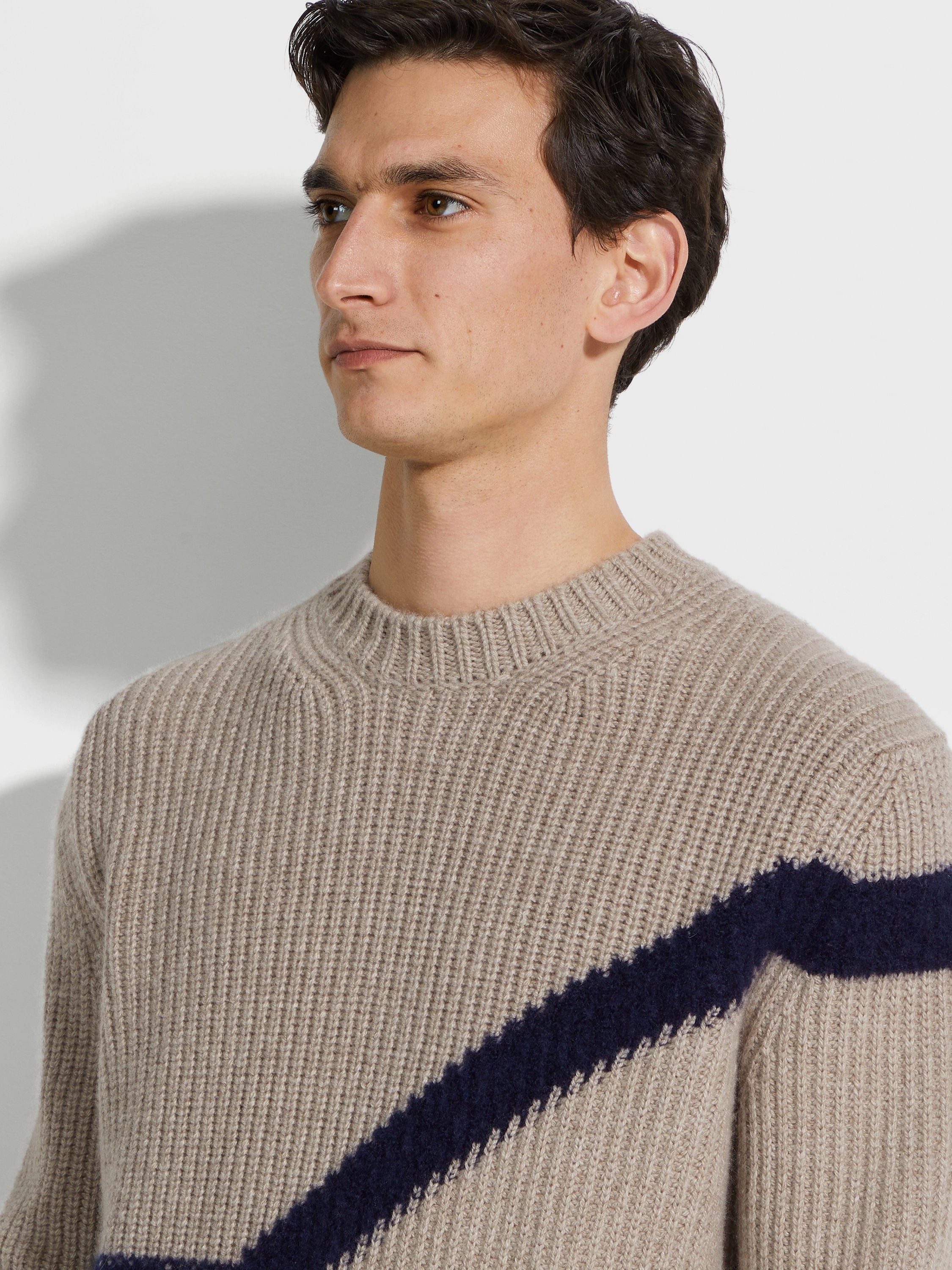 LIGHT TAUPE AND INK BLUE CASHMERE AND SILK CREWNECK - 2