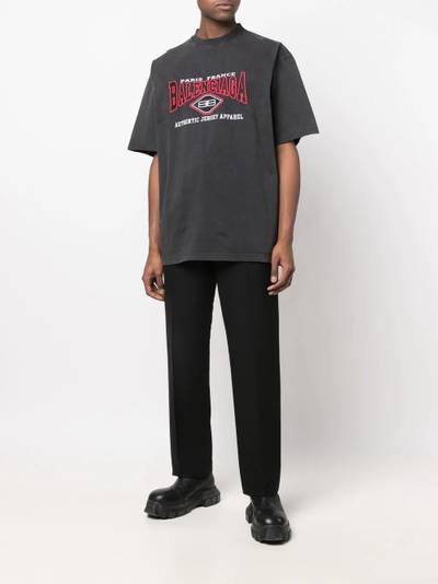 BALENCIAGA logo-print short-sleeved T-shirt outlook