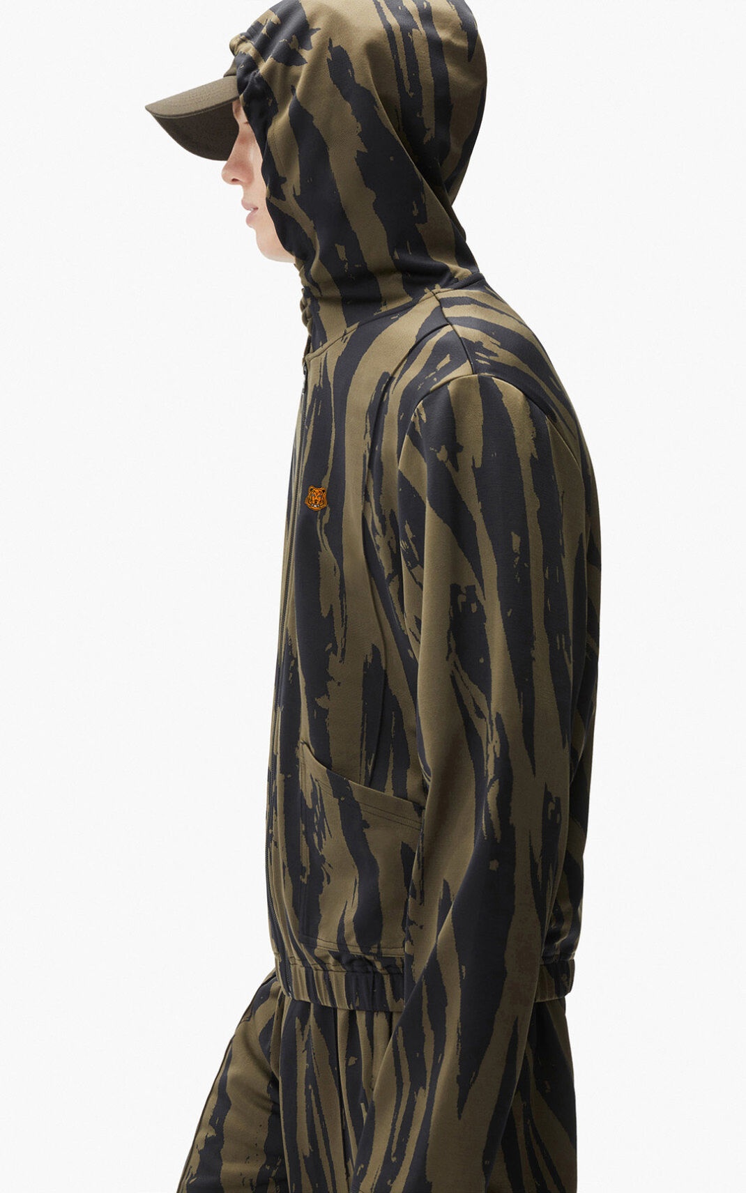 'Pleat Camo' zipped hooded sweatshirt. - 4