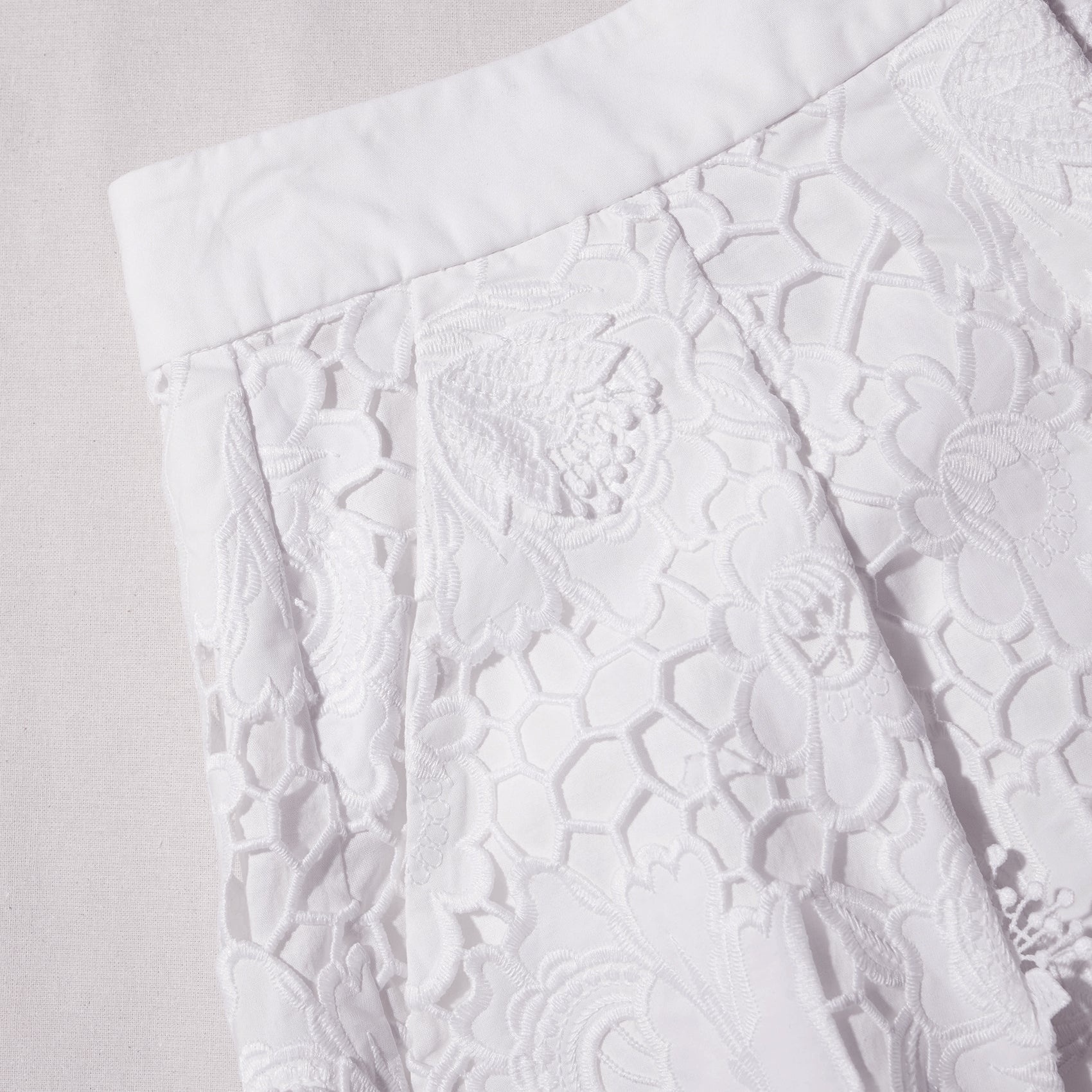 White 3D Cotton Lace Shorts - 4