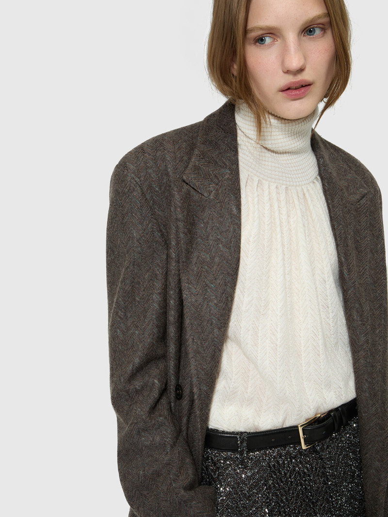 Peak-lapel blazer 4