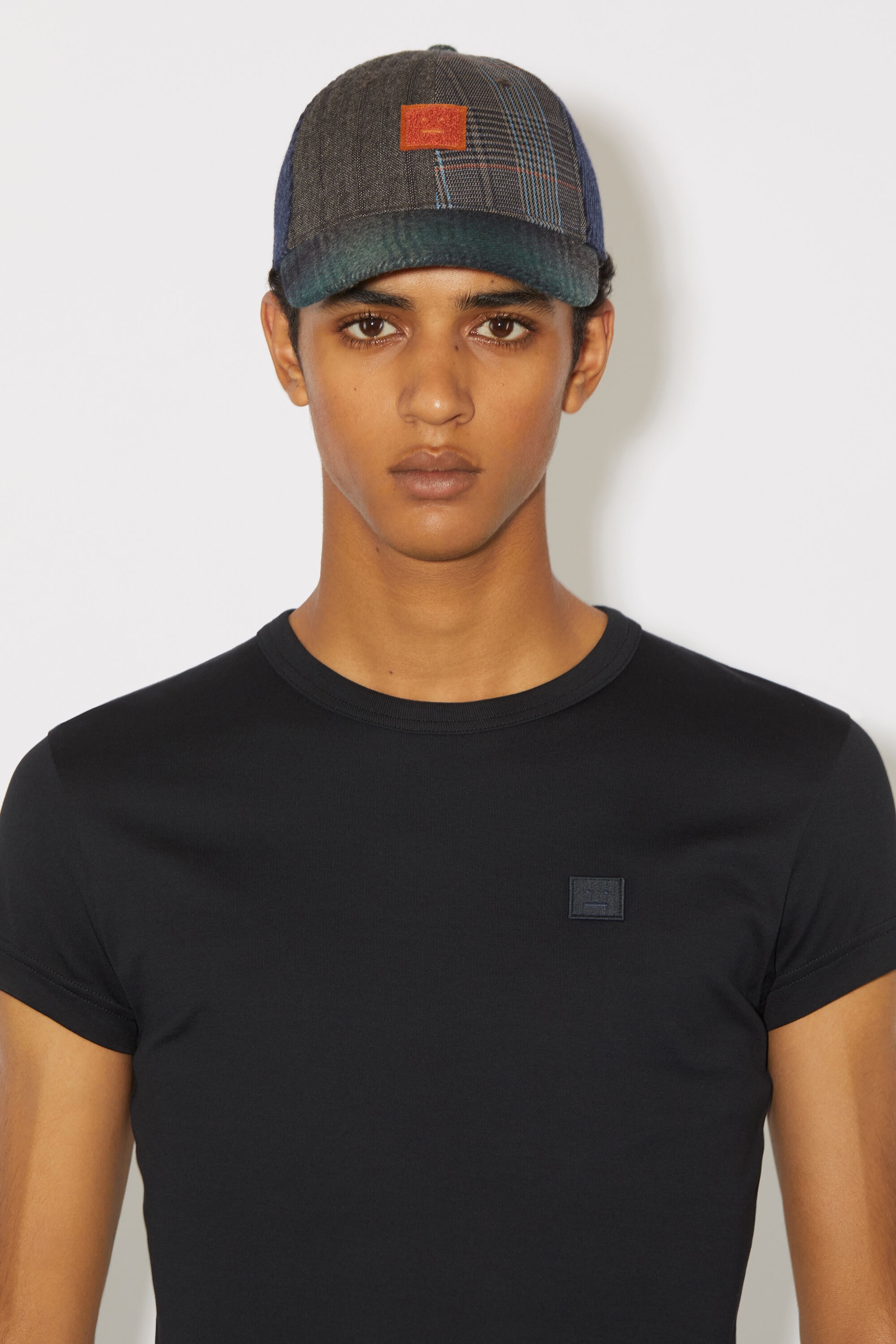 Crew neck t-shirt - Fitted fit - Black - 4