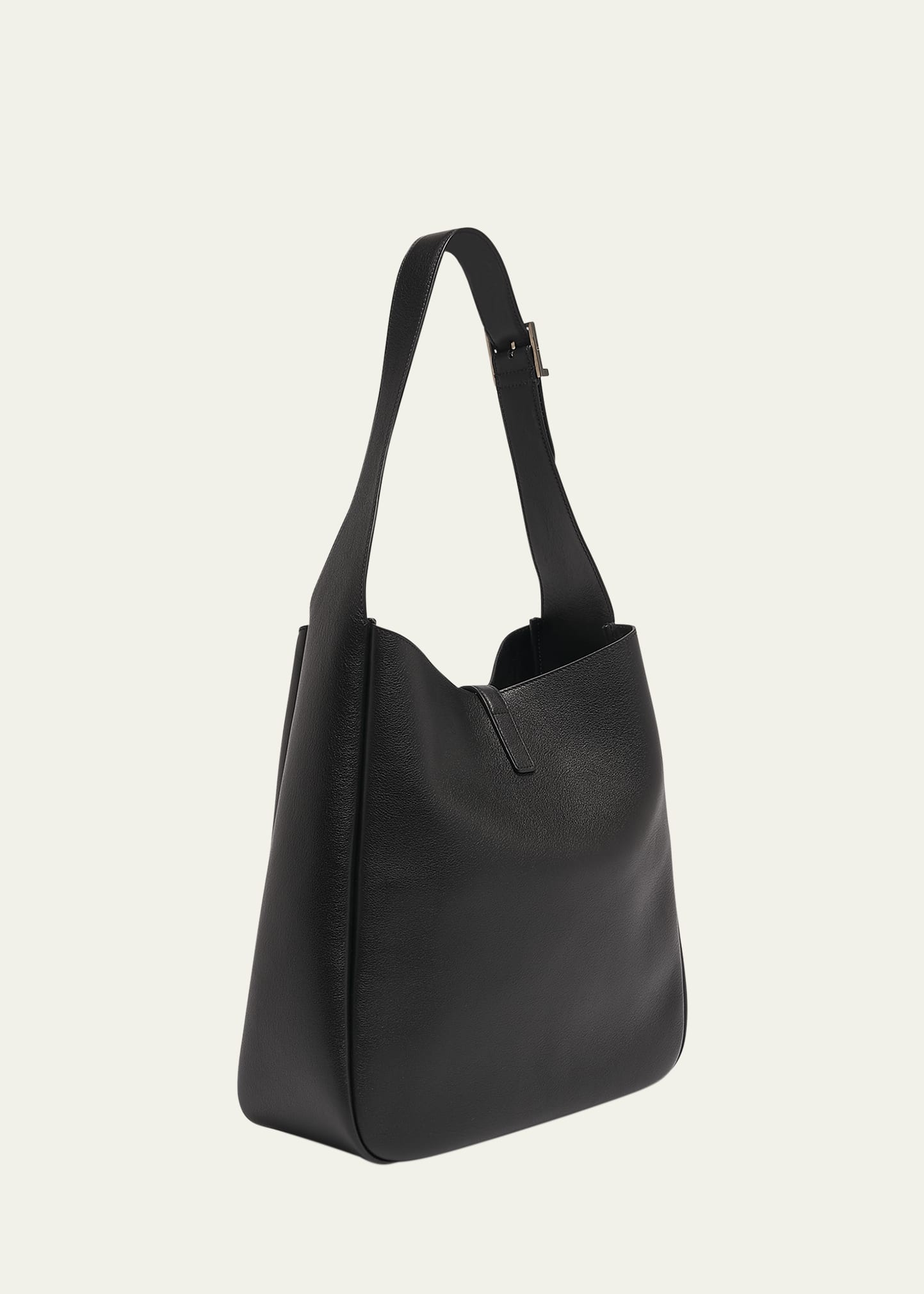 Le 5 À 7 Large Hobo Bag in Smooth Leather - 3