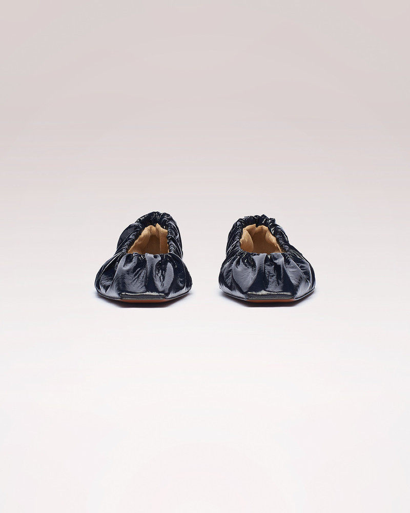 Nanushka MATANGI - Ruched patent vegan leather flats - Navy outlook