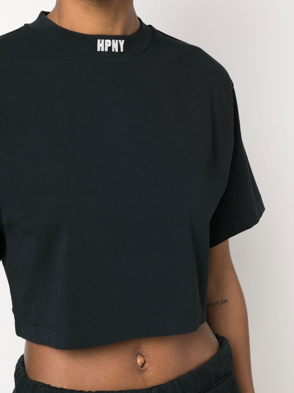 embroidered-logo cropped T-shirt - 5