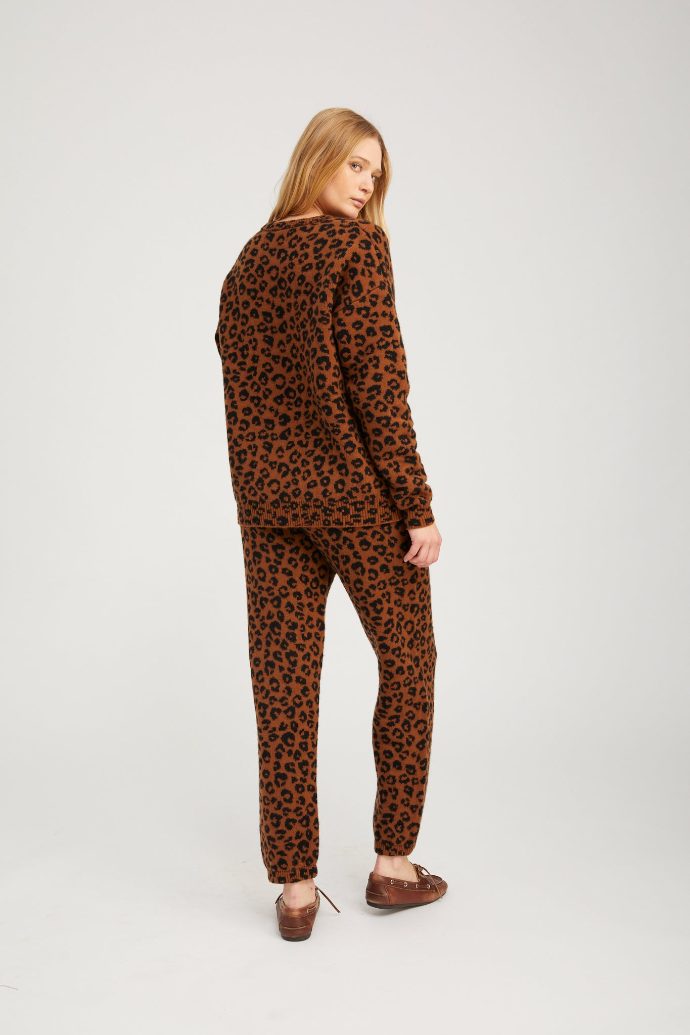 LEOPARD CASHMERE SWEATPANTS - 4